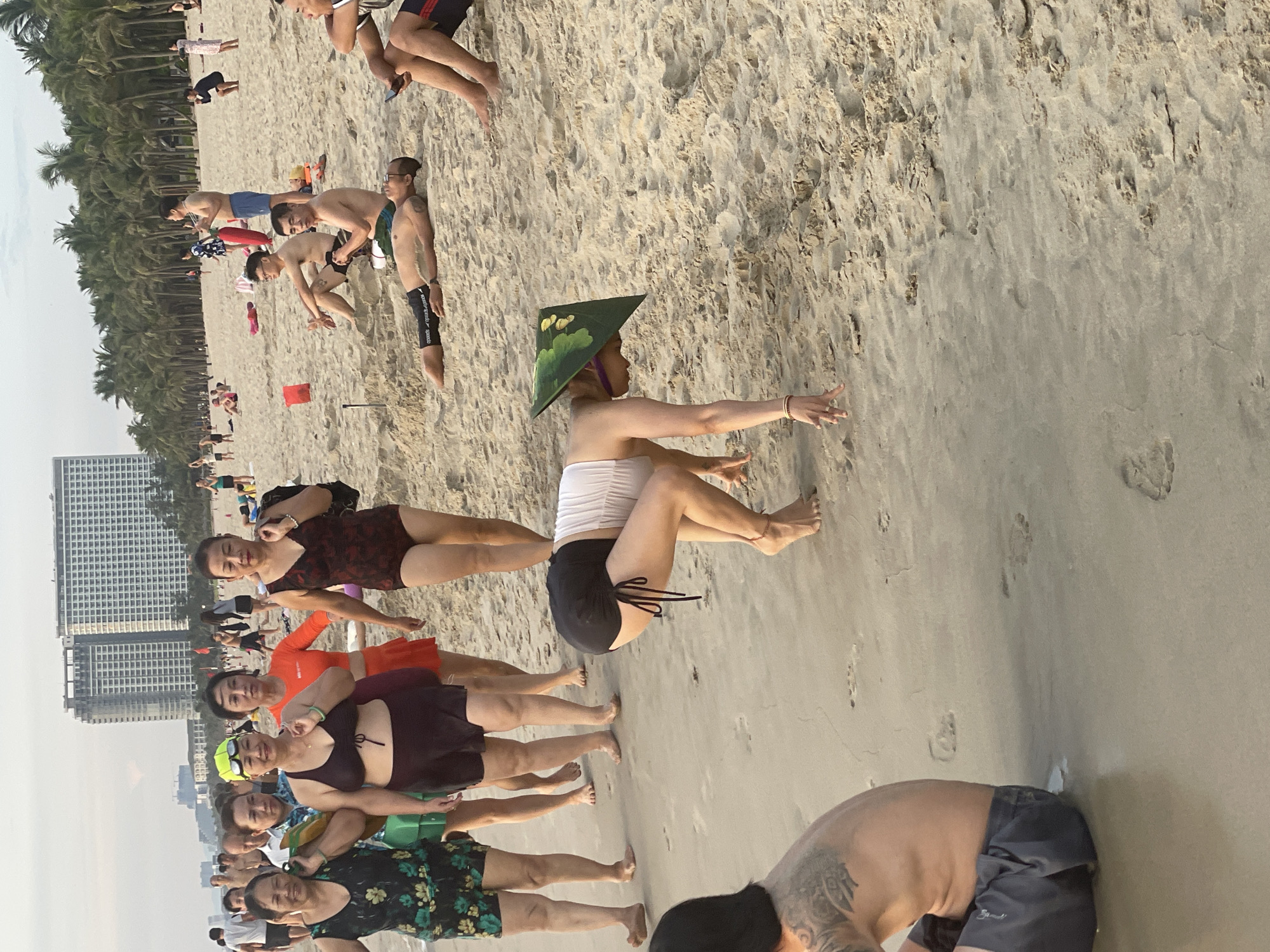 Crowded Đà Nẵng beach on a summer evening