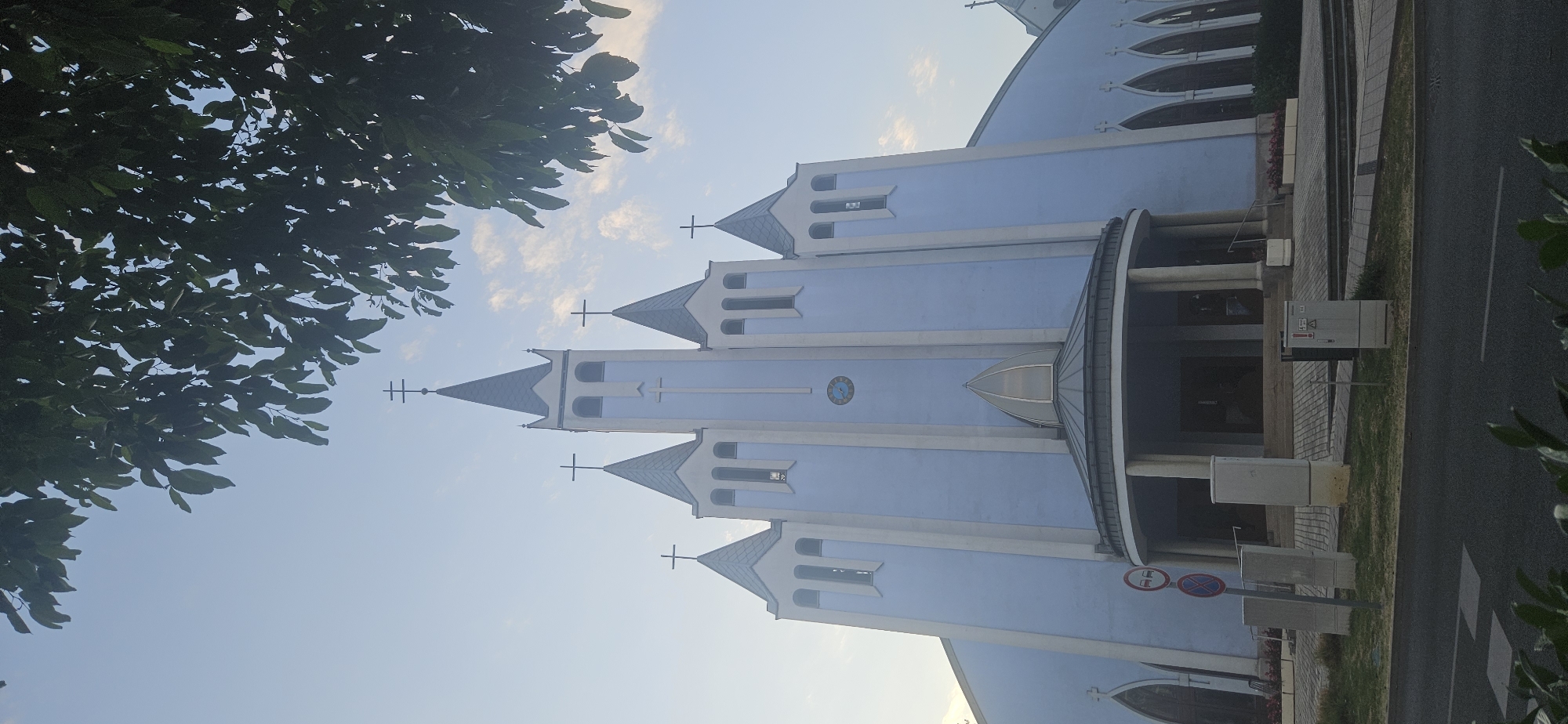 Hévíz town center: church, fountain, and architecture