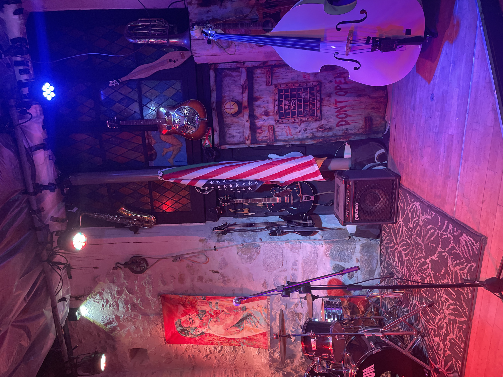 Music space with mounted double bass documented in Parthenay