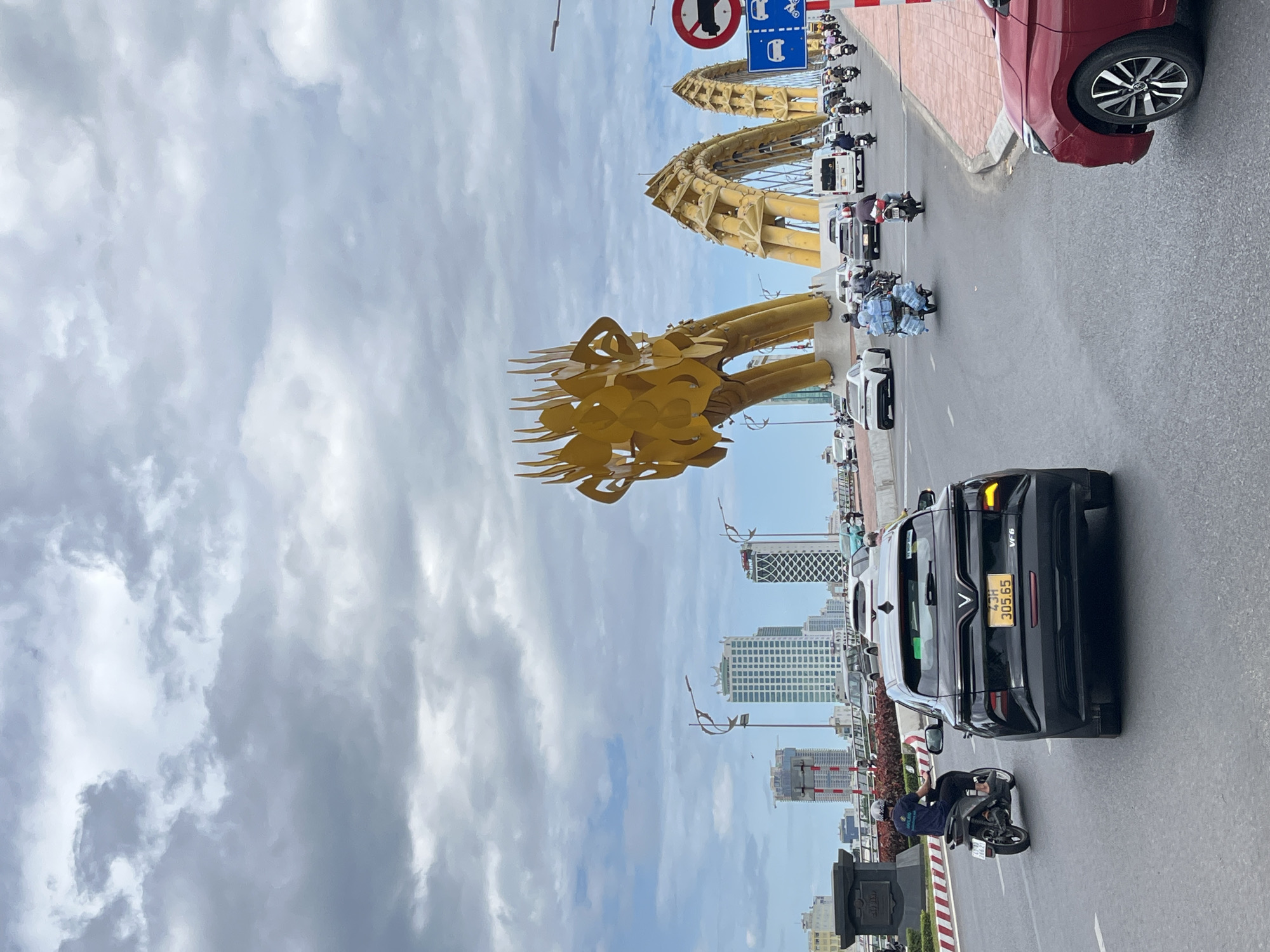 Morning tour captures Da Nang landmarks and streetlife