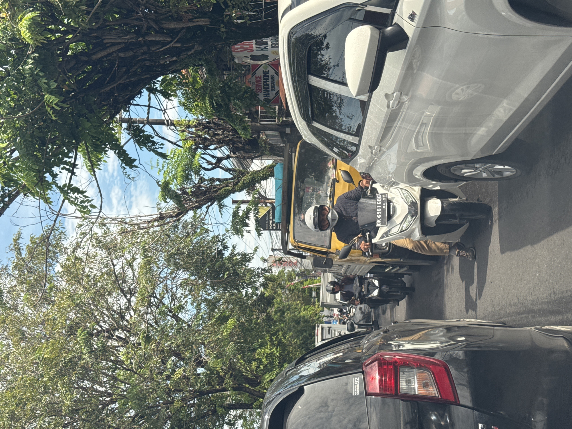 Rainy day scooter traffic documented in North Kuta streets