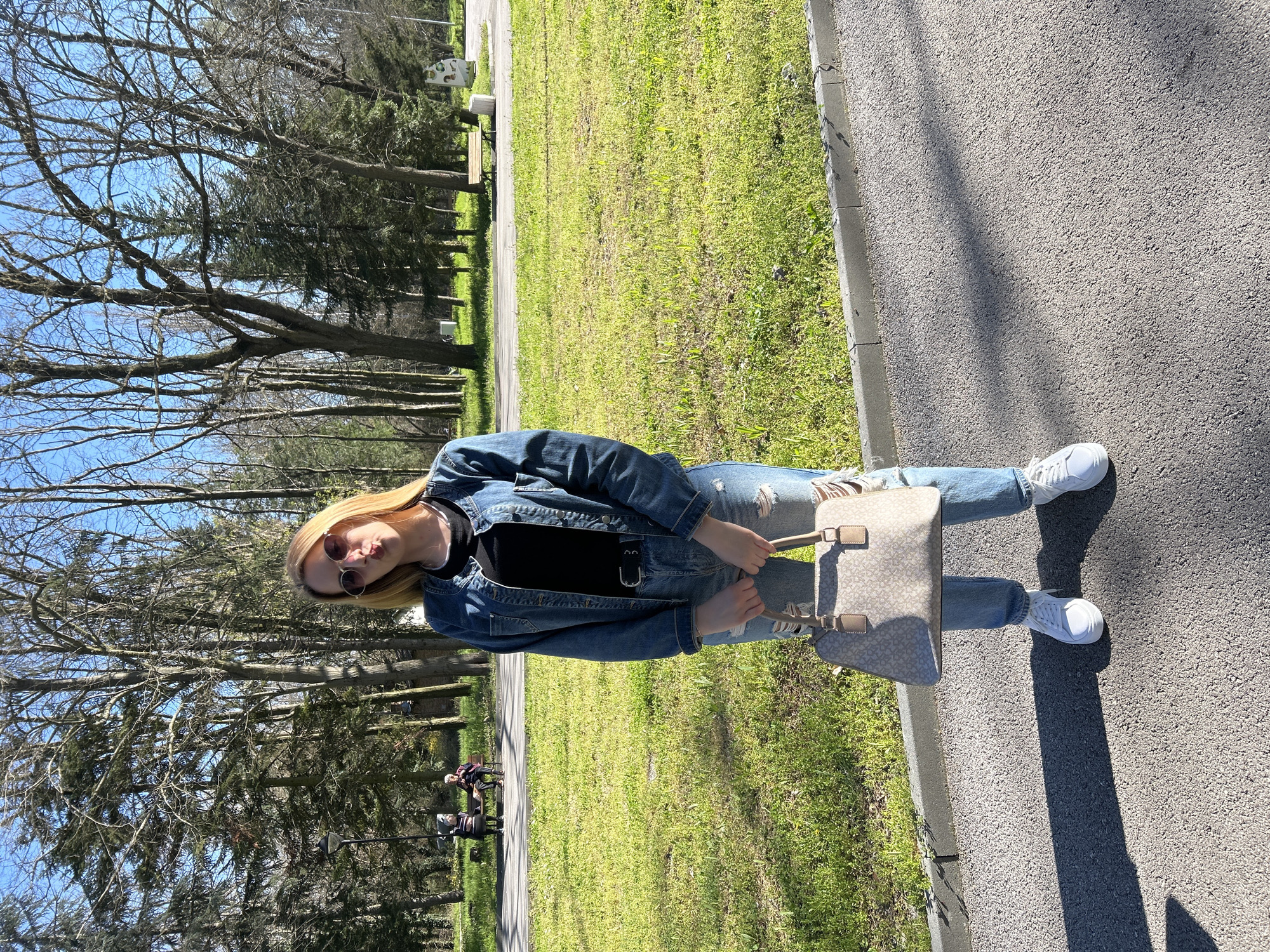 Woman photographed on sidewalks in Dimitrovgrad park area