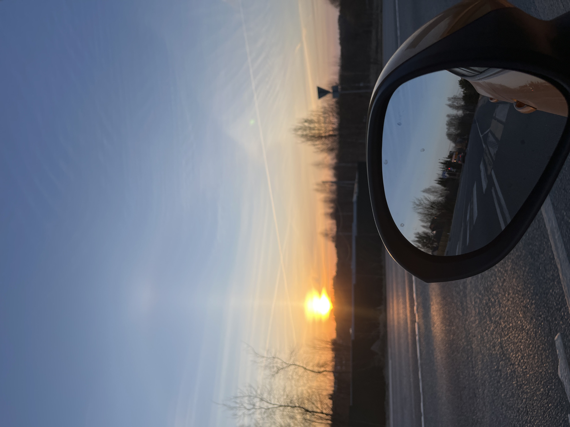 Driver captures sunset selfies during evening commute in Russia