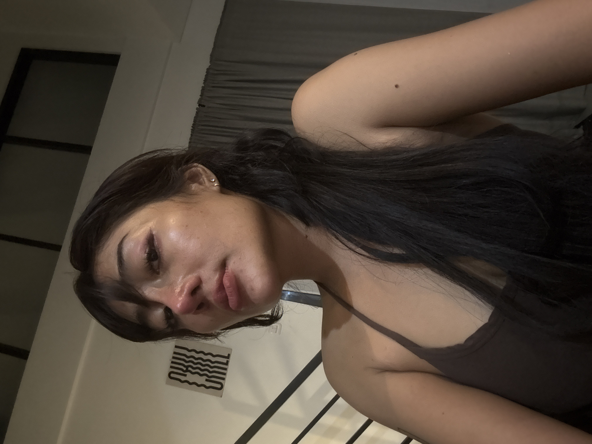 Woman records morning bathroom routine over three-hour period