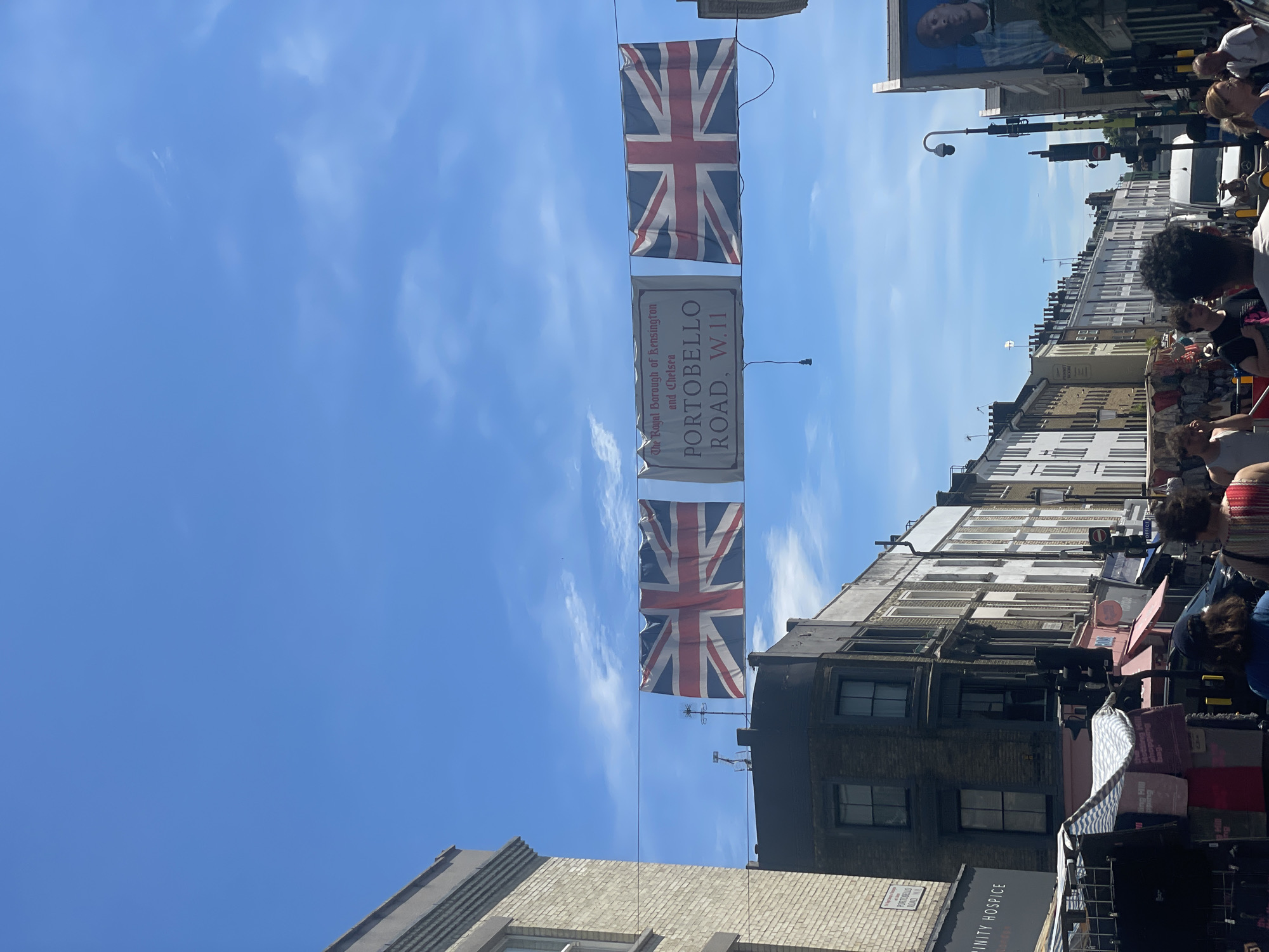 A sunny afternoon stroll through Portobello Road and Notting Hill