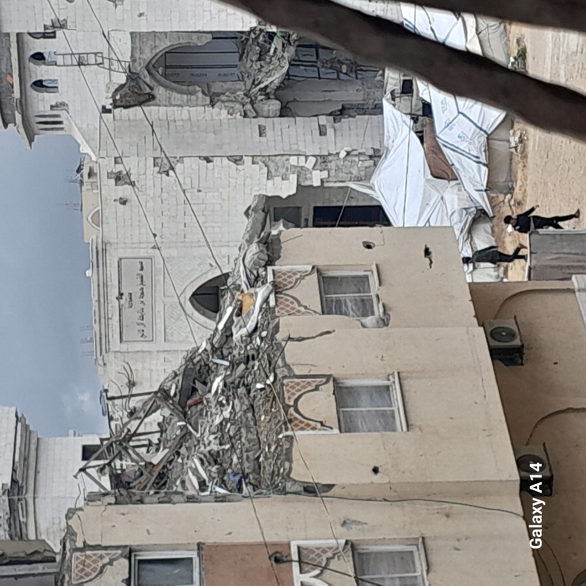 Community food distribution documented in damaged Khan Yunis neighborhoods