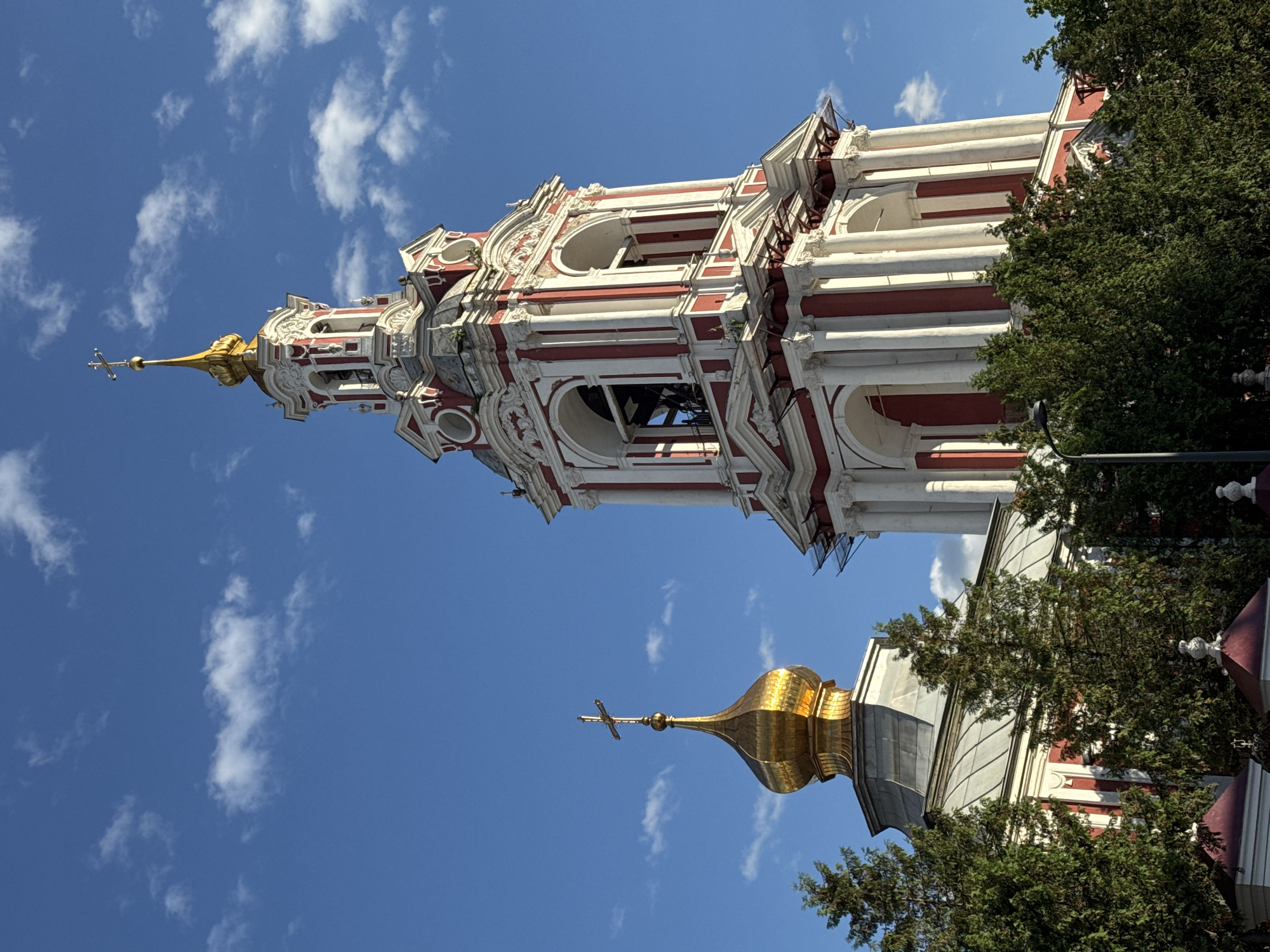 Church sightseeing and street shawarma in central Moscow