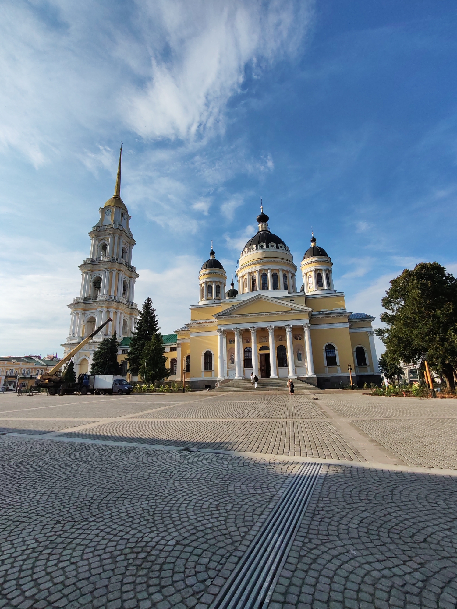 River cruise stop: cathedral and docked ships in Bol'shie Mkhi