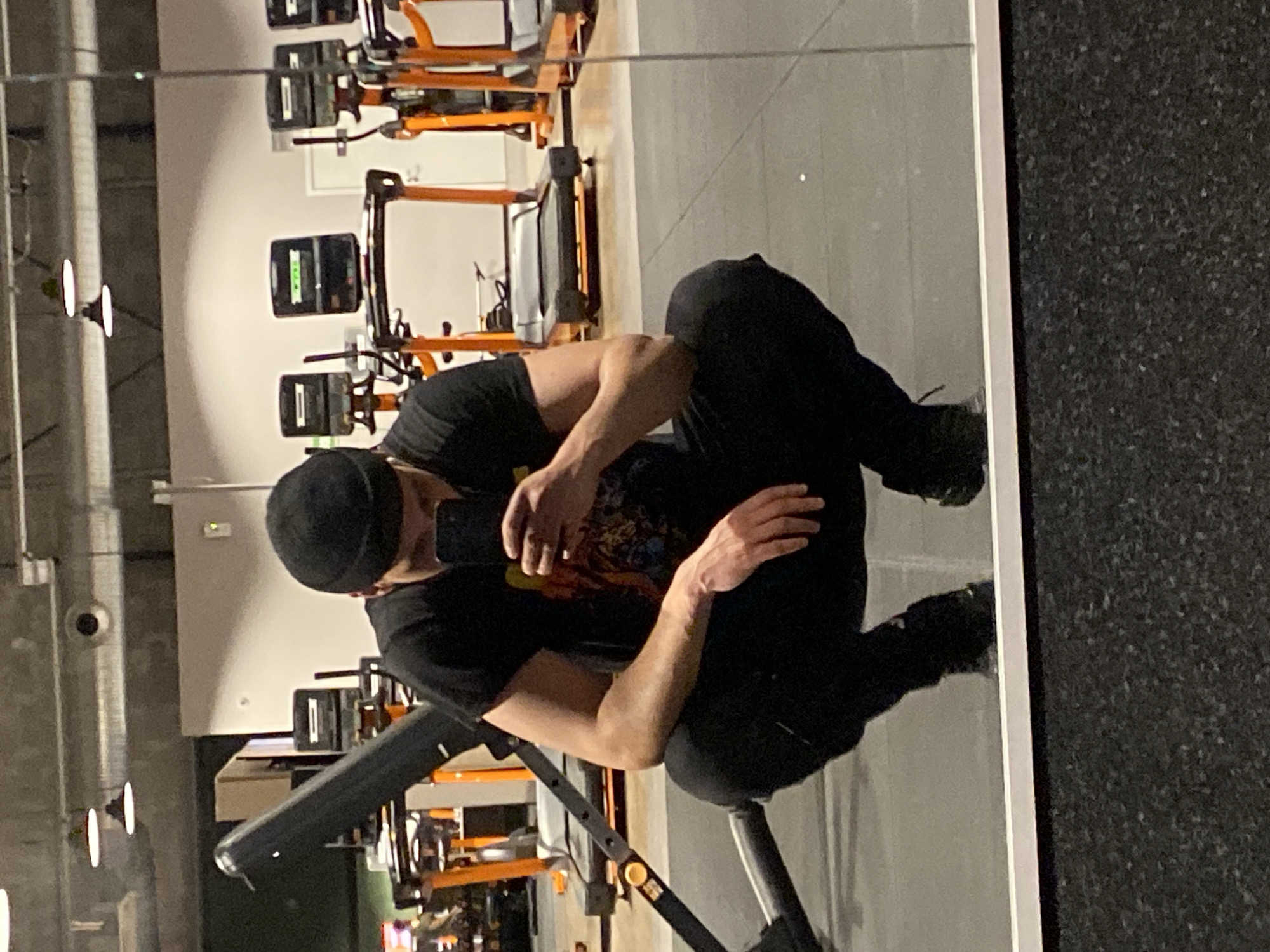 Late-night gym session captured in Hœnheim selfies