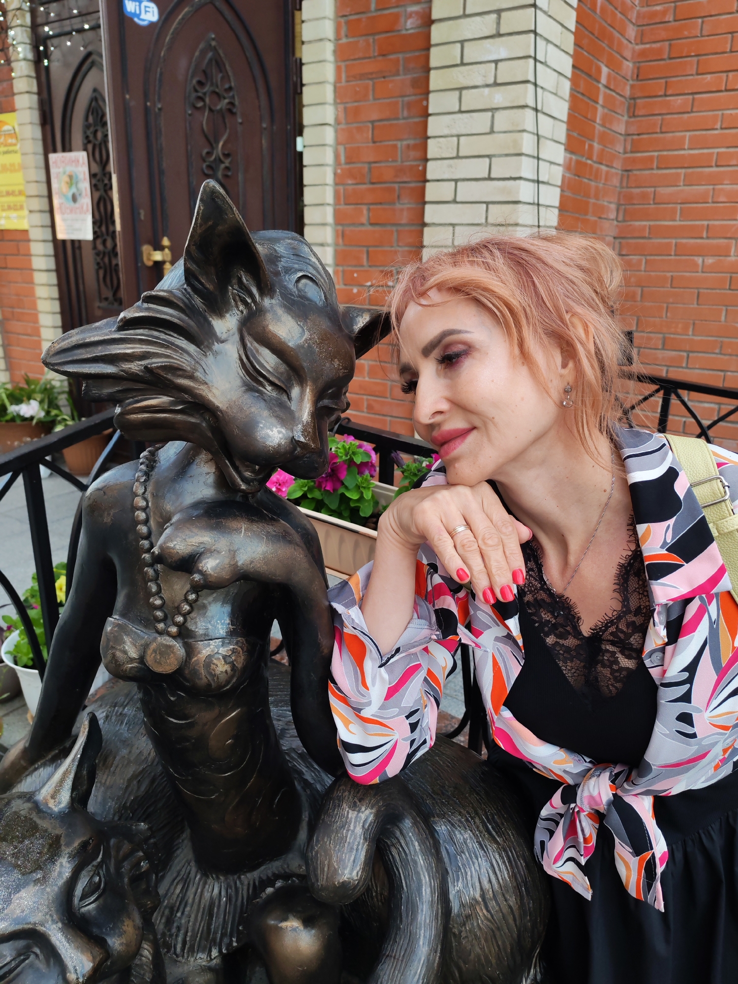 Evening in Yoshkar-Ola: street music, bronze cats, and ornate architecture