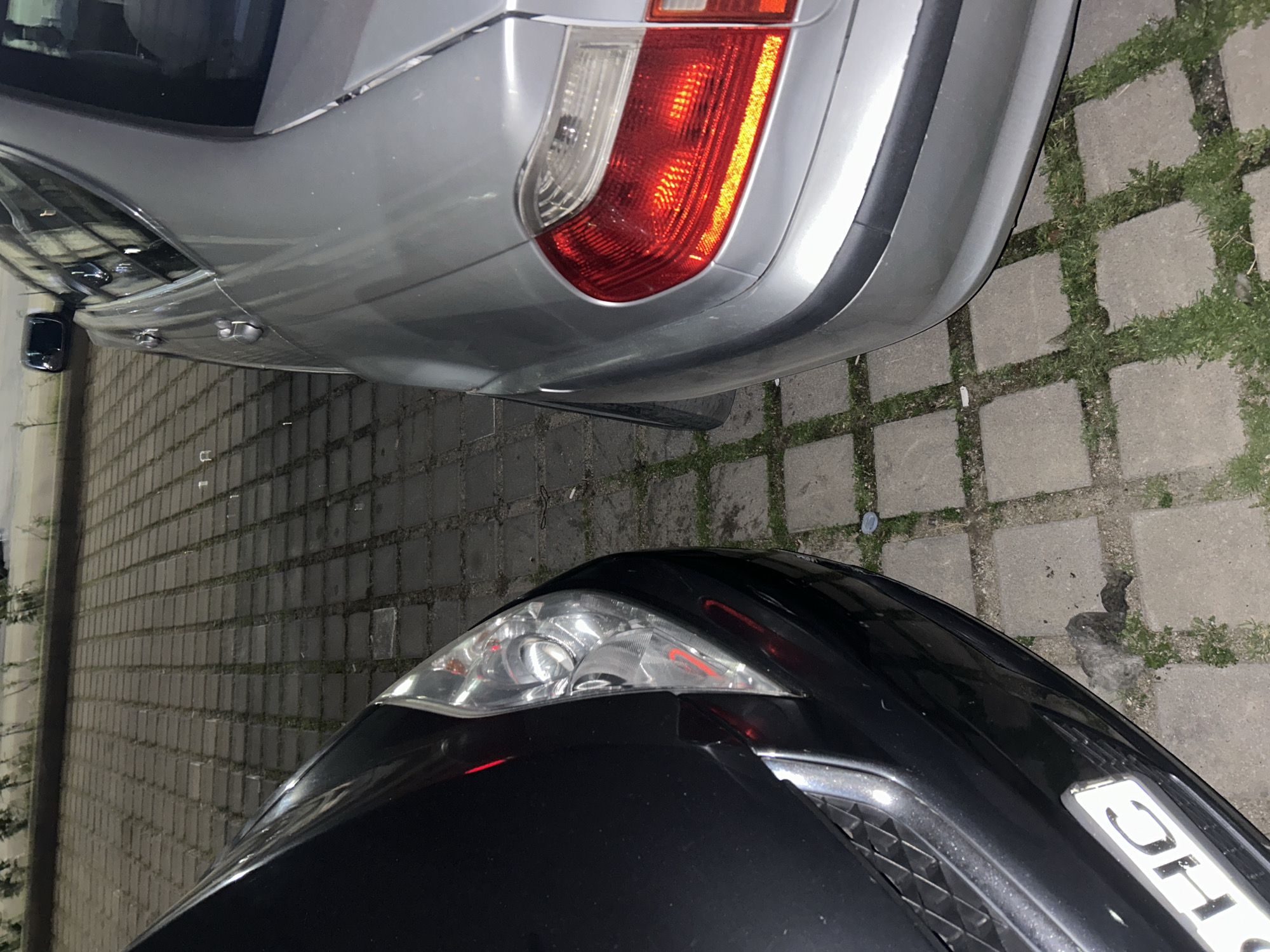 Car troubles documented in Plovdiv parking areas near river