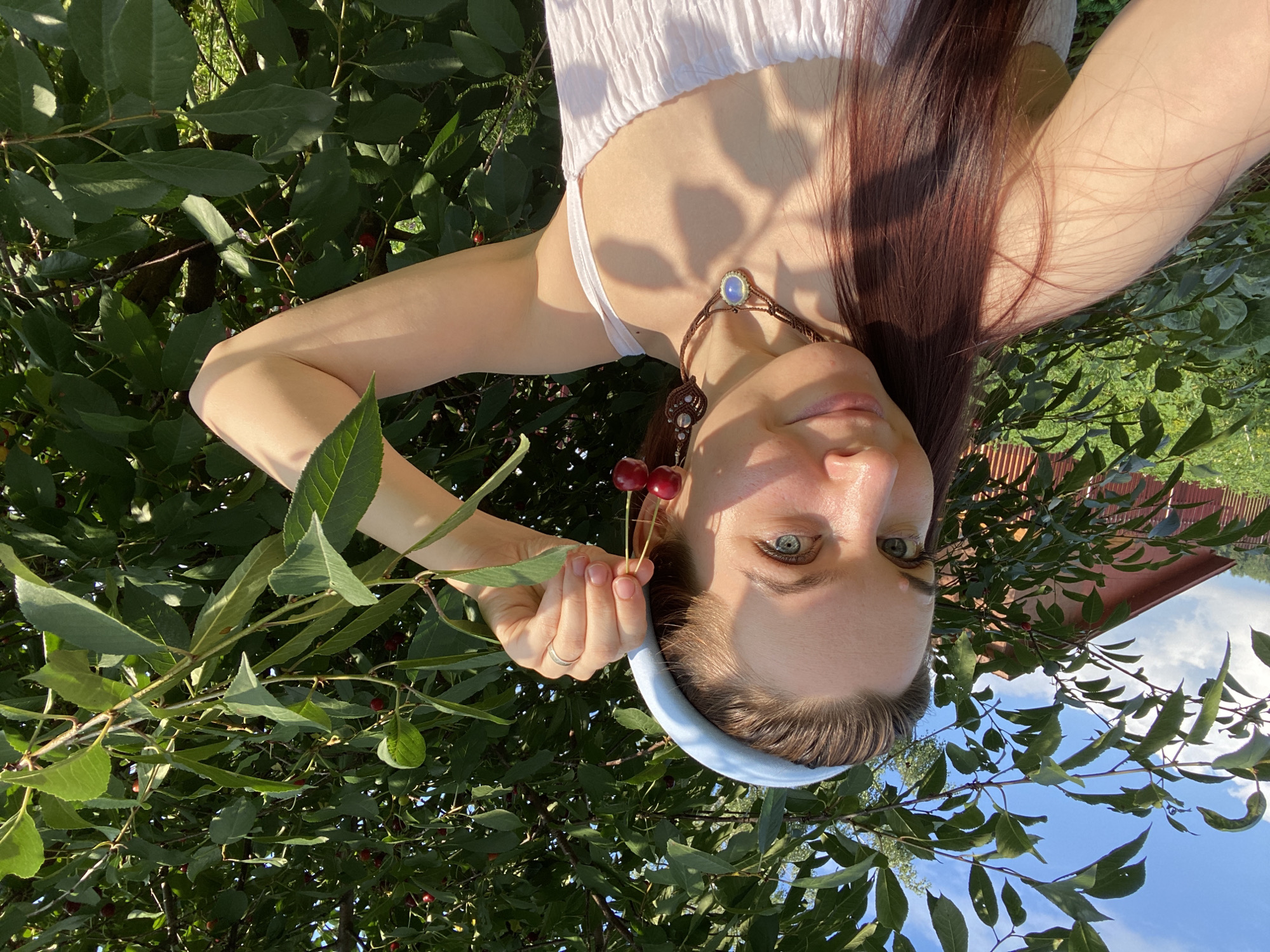 Summer afternoon in Fokino: cherry picking and casual portraits