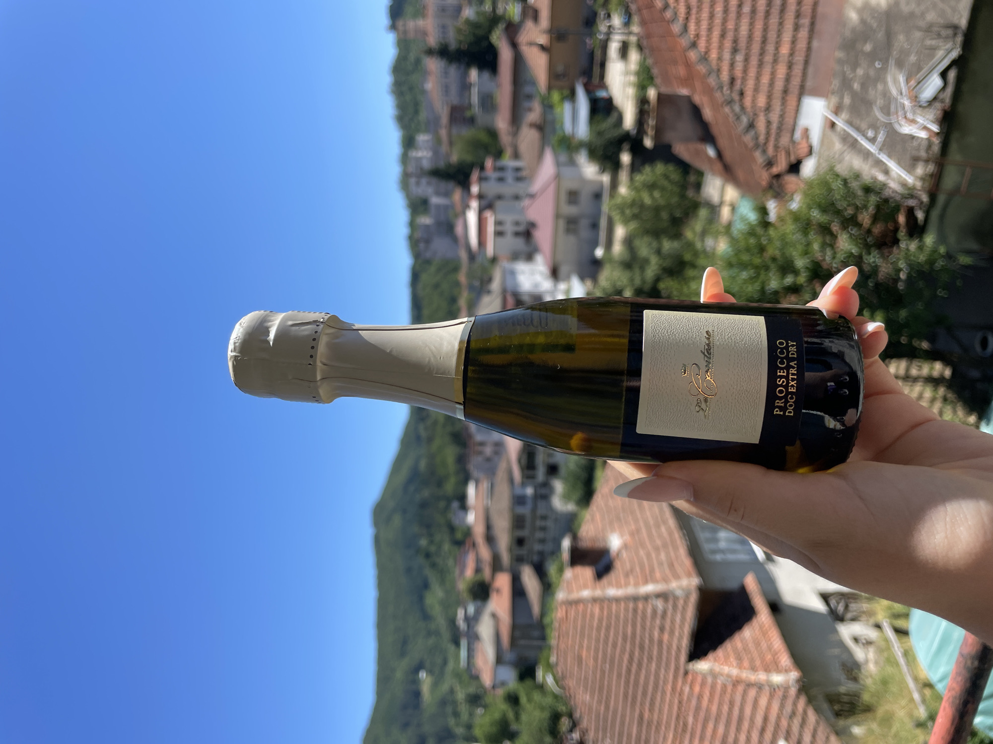 Prosecco, white roses, and quiet moments in Zlatograd