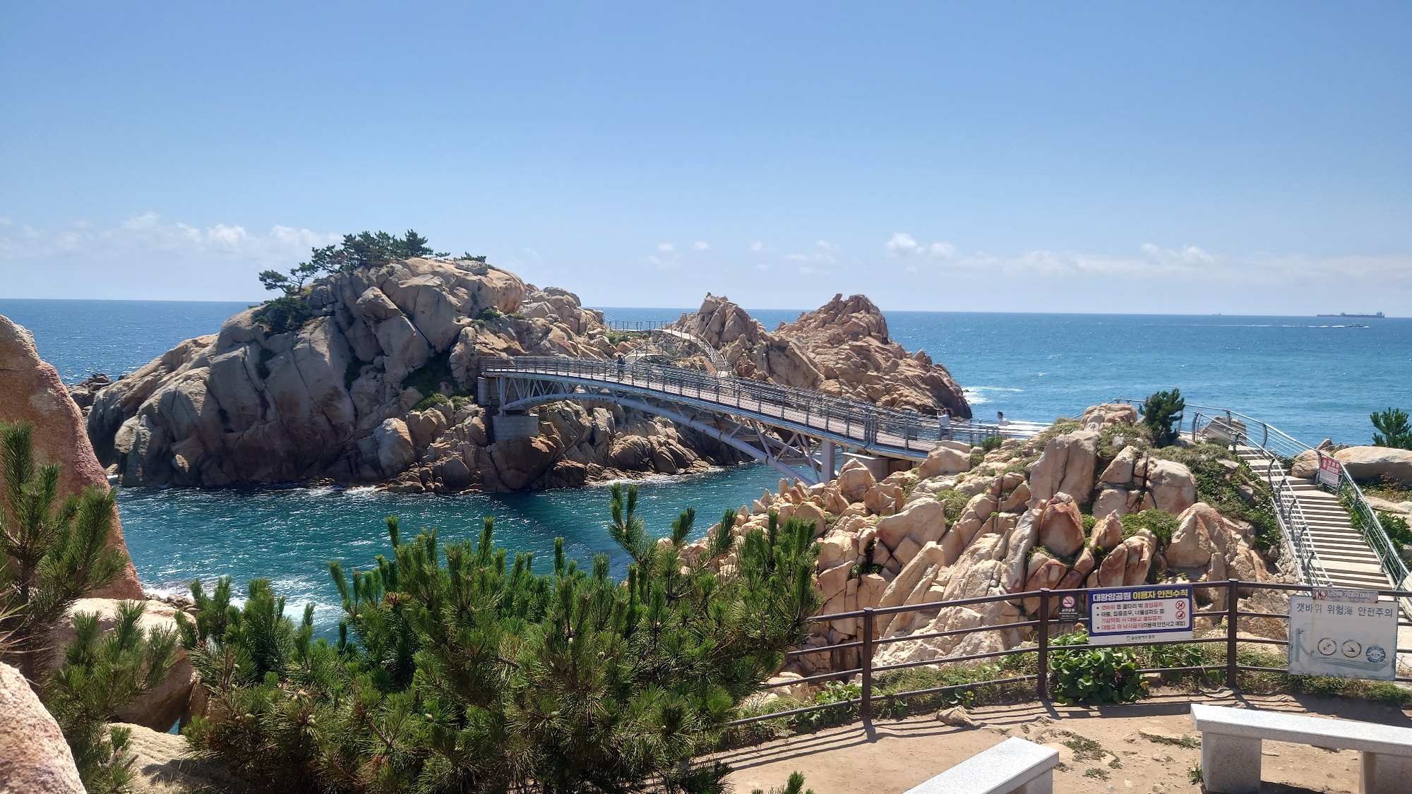 Ulsan's rocky coastline and parks on a clear summer day