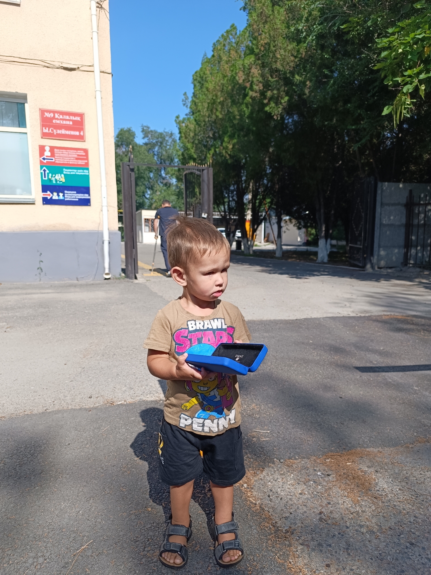 Afternoon moments around Taraz, from city hall to a hallway