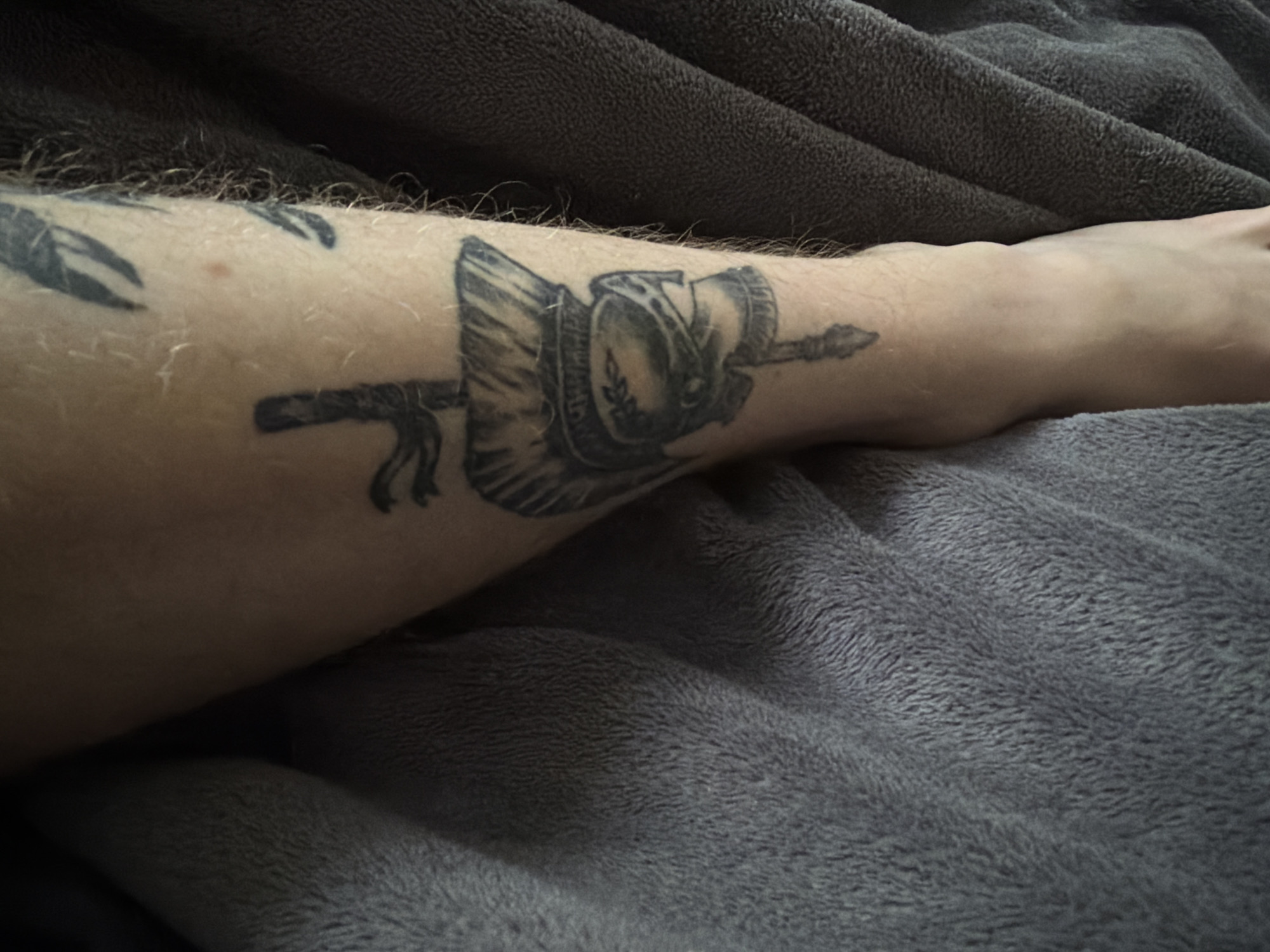 Morning indoor scenes in Vilnius: Spartan tattoo and window light