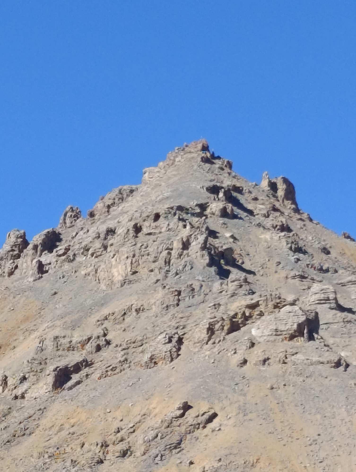 Himalayan road trip stops near Sarchu, monks and mountain views