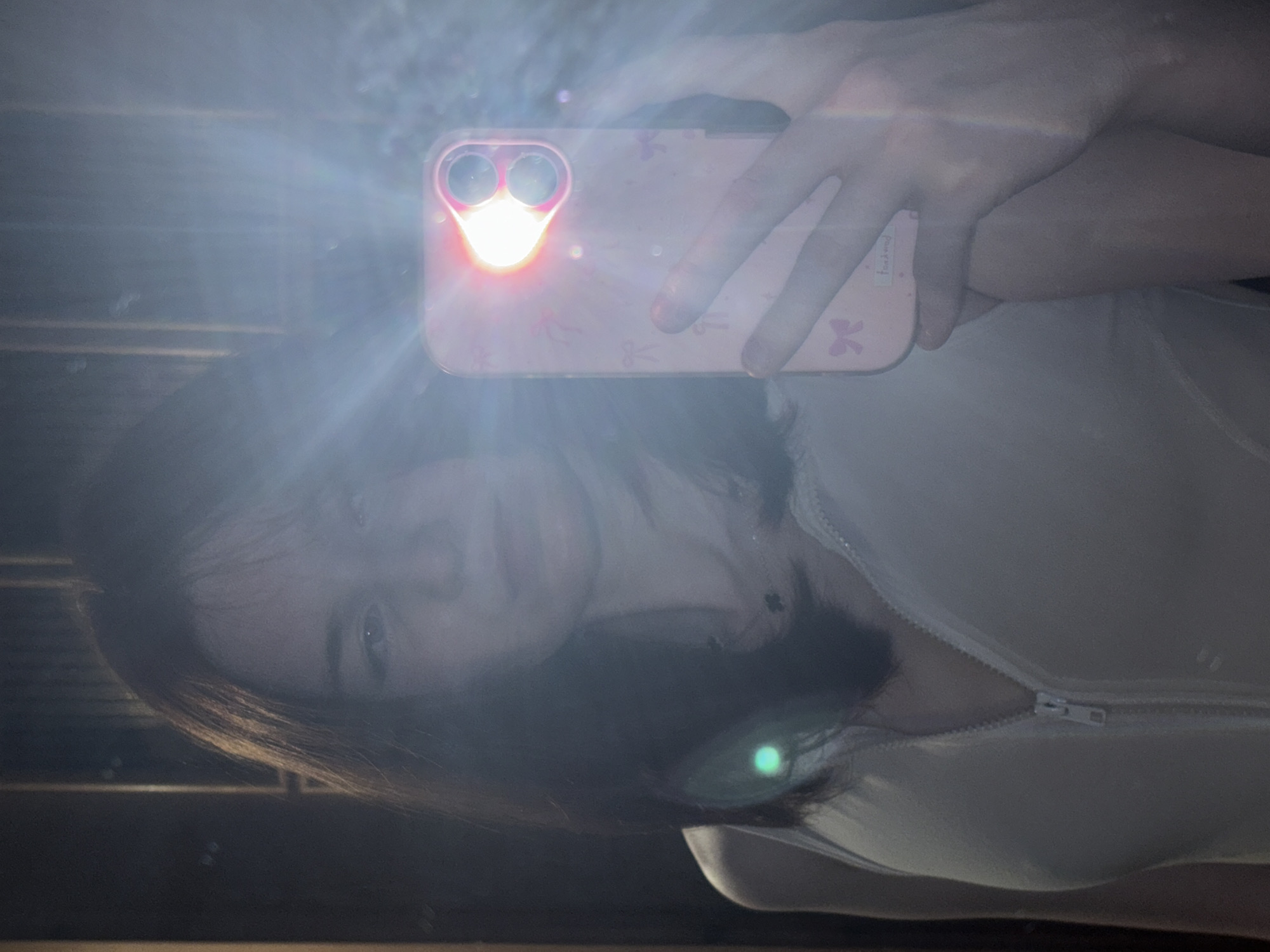 Woman takes mirror selfies in Vsevolozhsk apartment Thursday evening