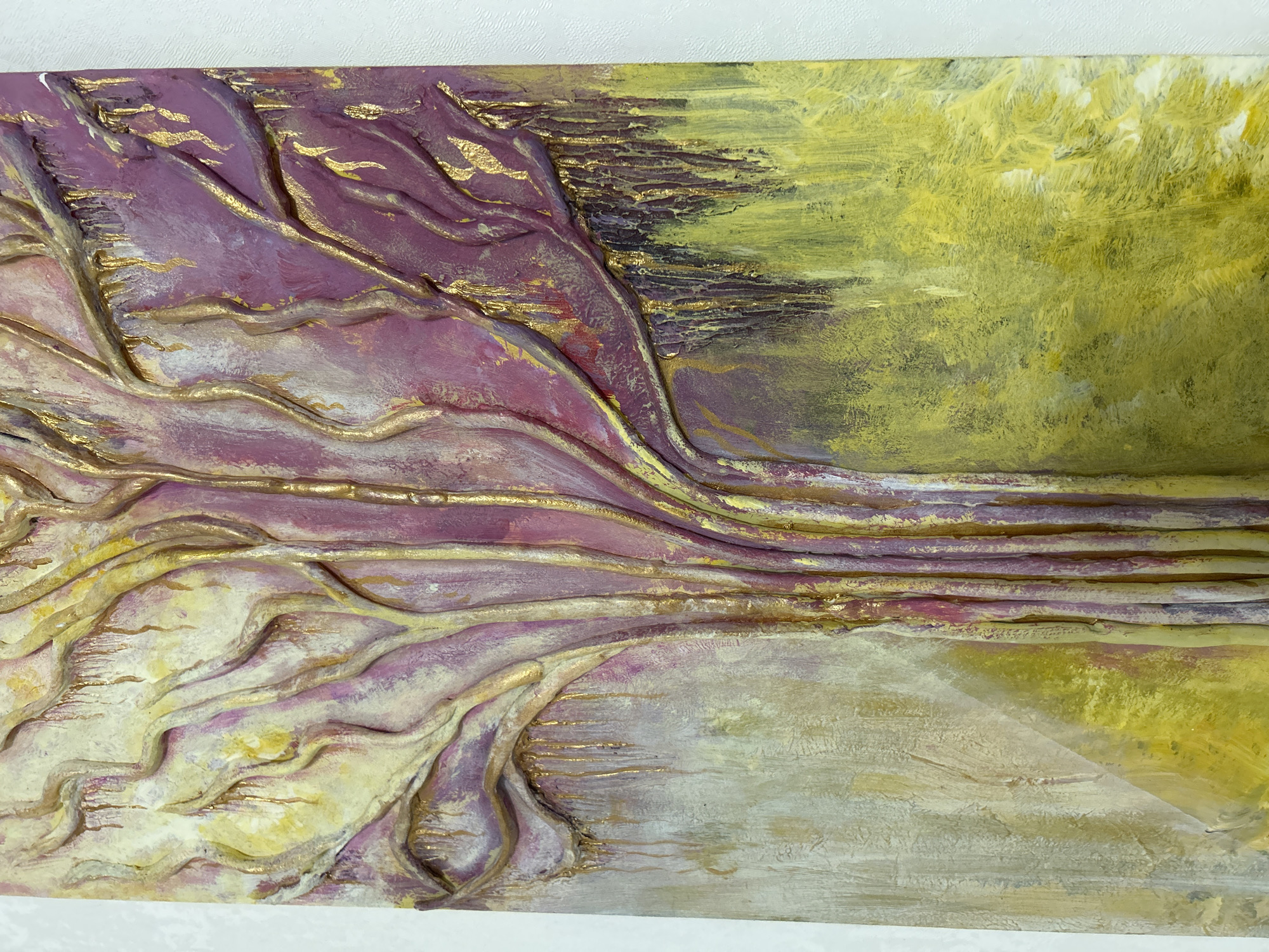 Textured tree artwork and sunset views across Kemerovo