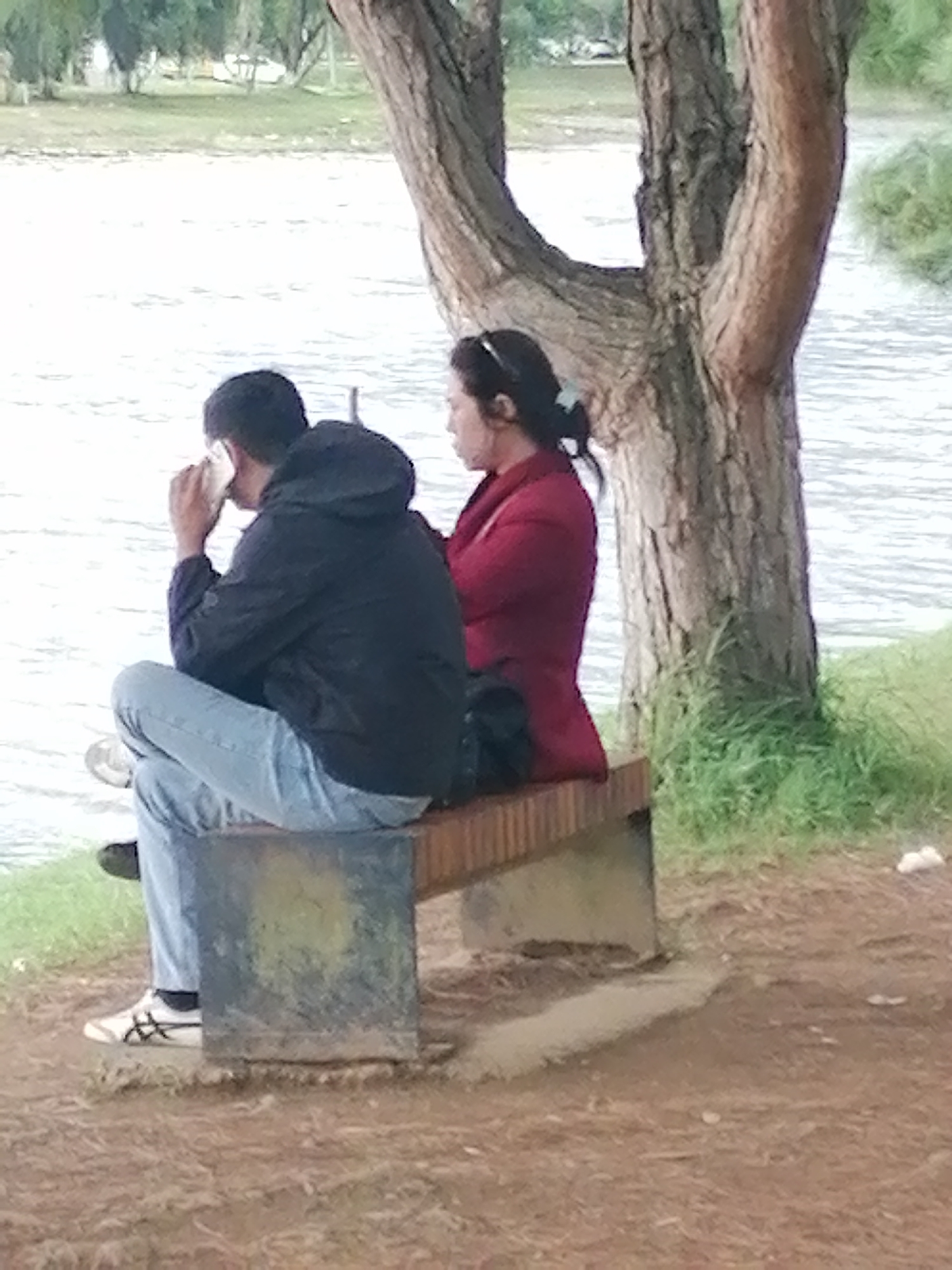 Morning strolls and quiet moments at Xuan Huong Lake