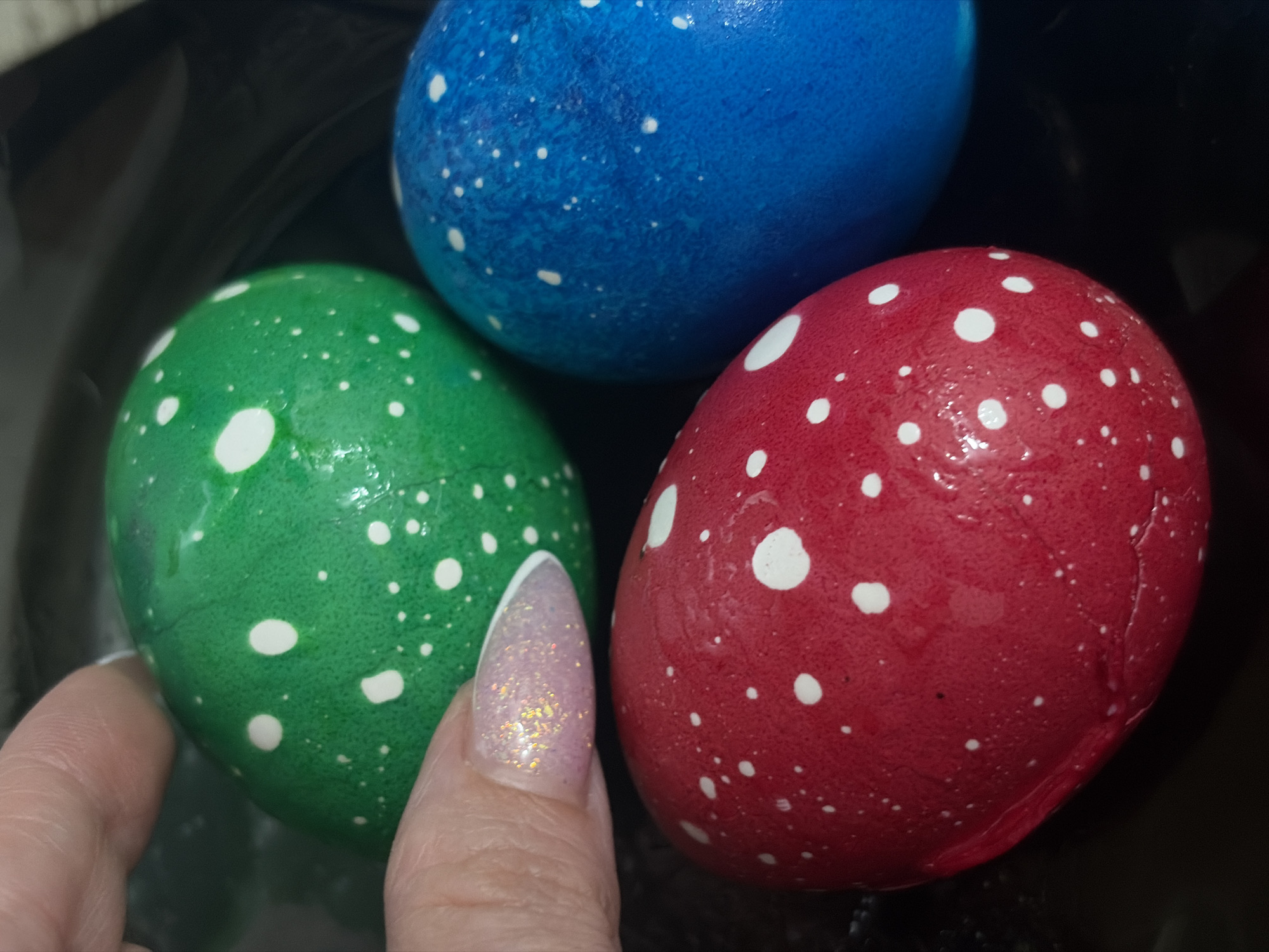Easter celebrations documented in Saint Petersburg with traditional cakes