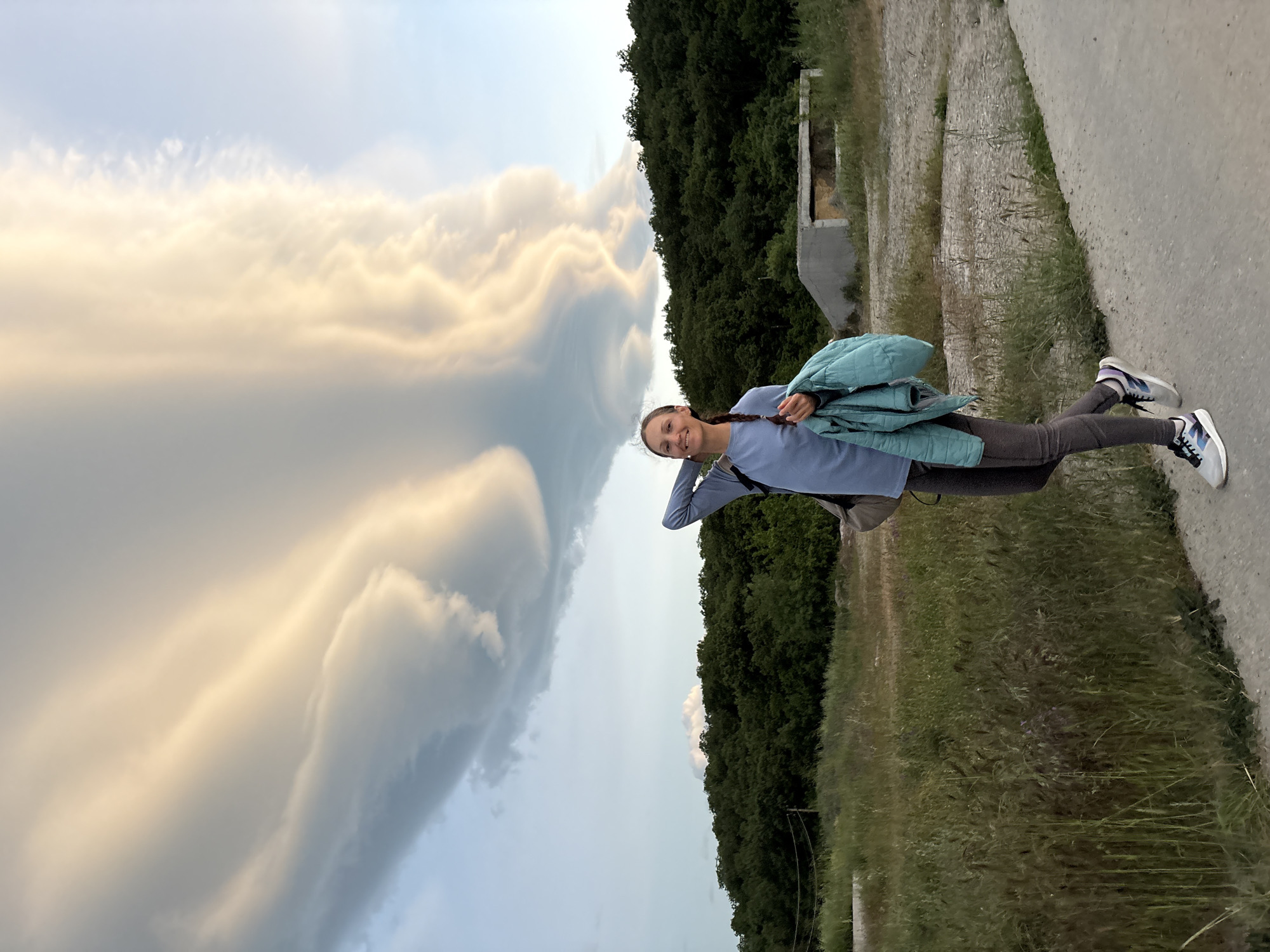 Dramatic sunset cloud formation captivates observers in Ukrainian communities