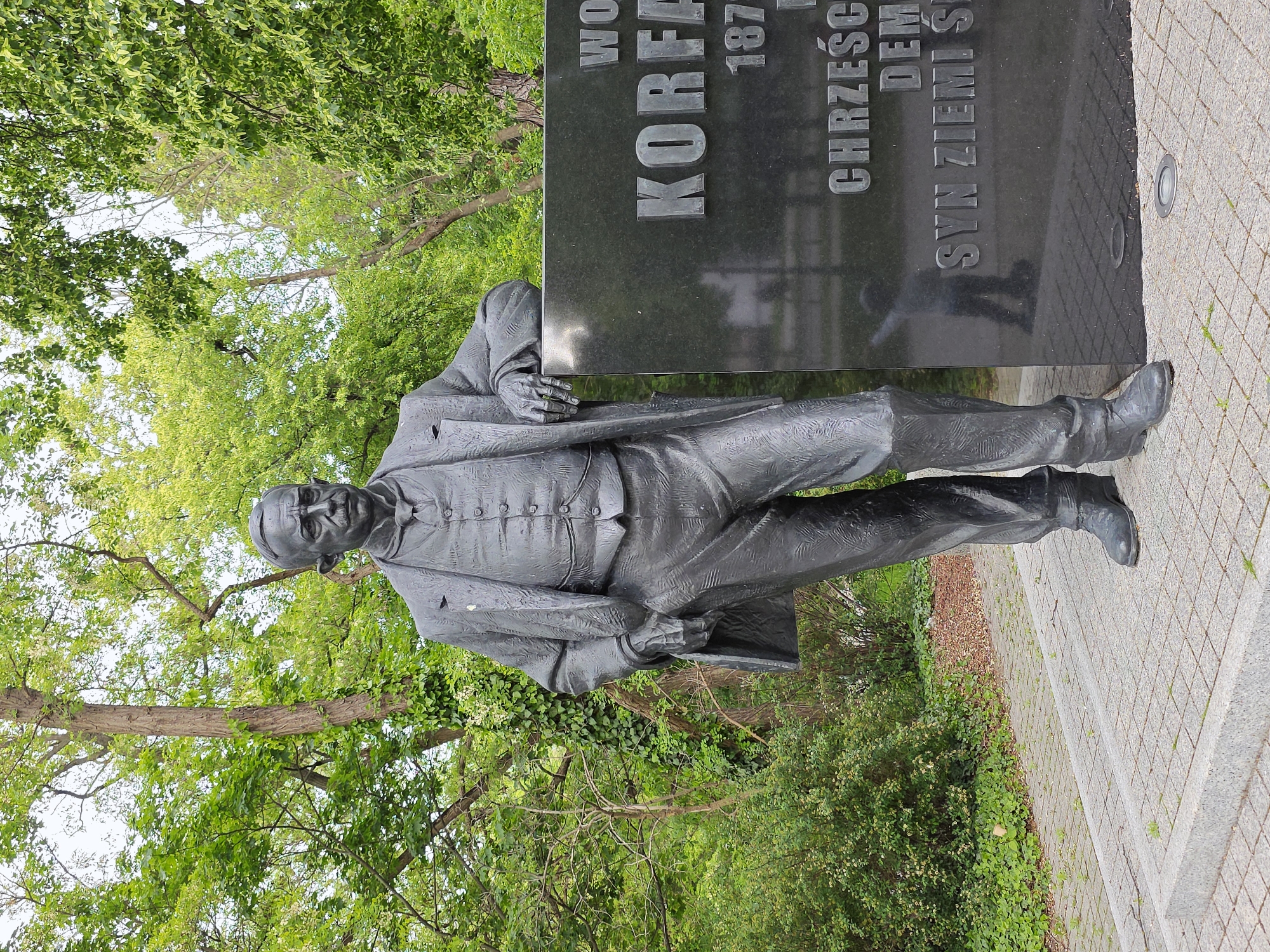 Warsaw public spaces and monuments documented in afternoon walk