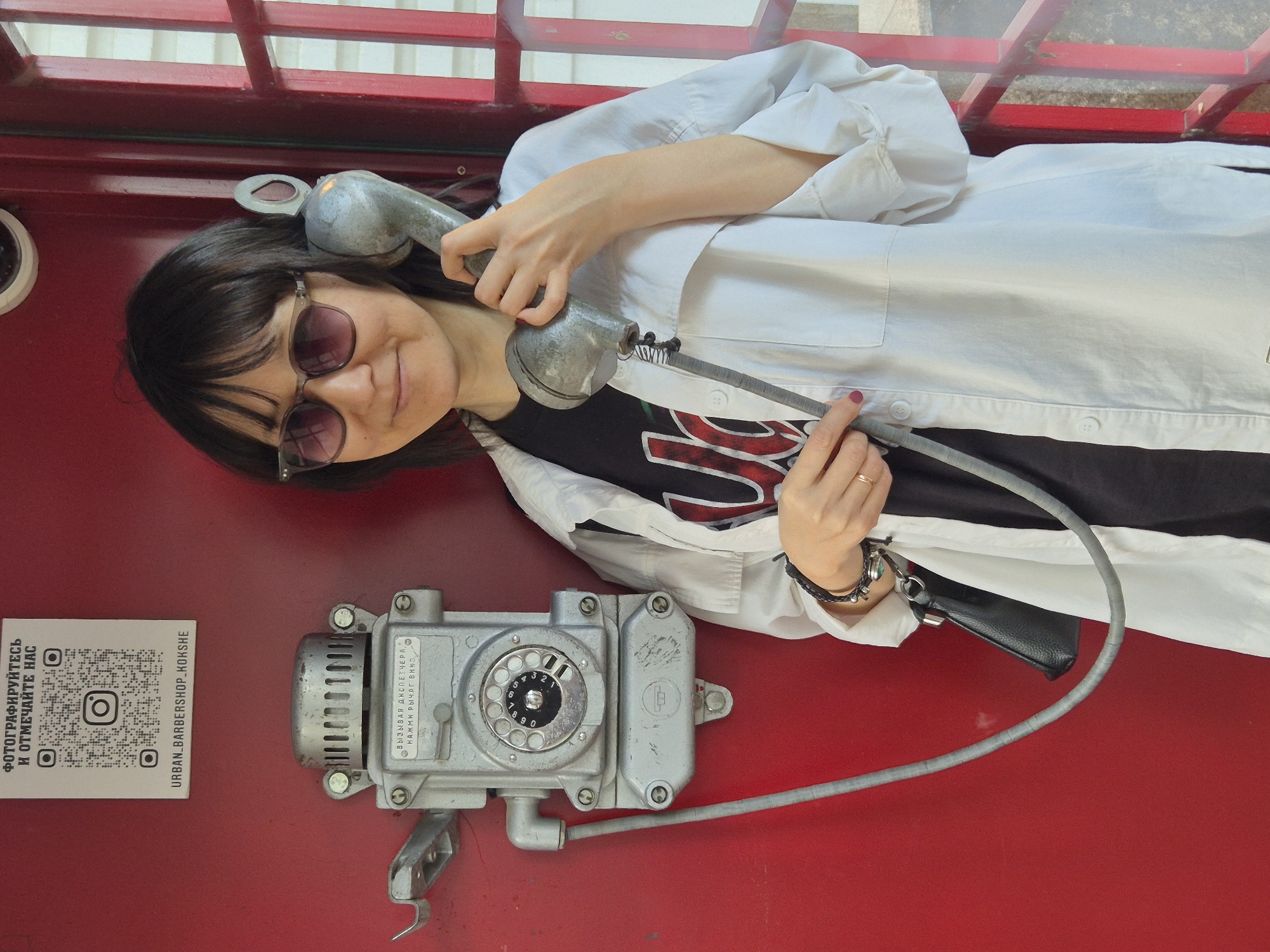 Woman documents vintage phone booth experience in Kokshetau