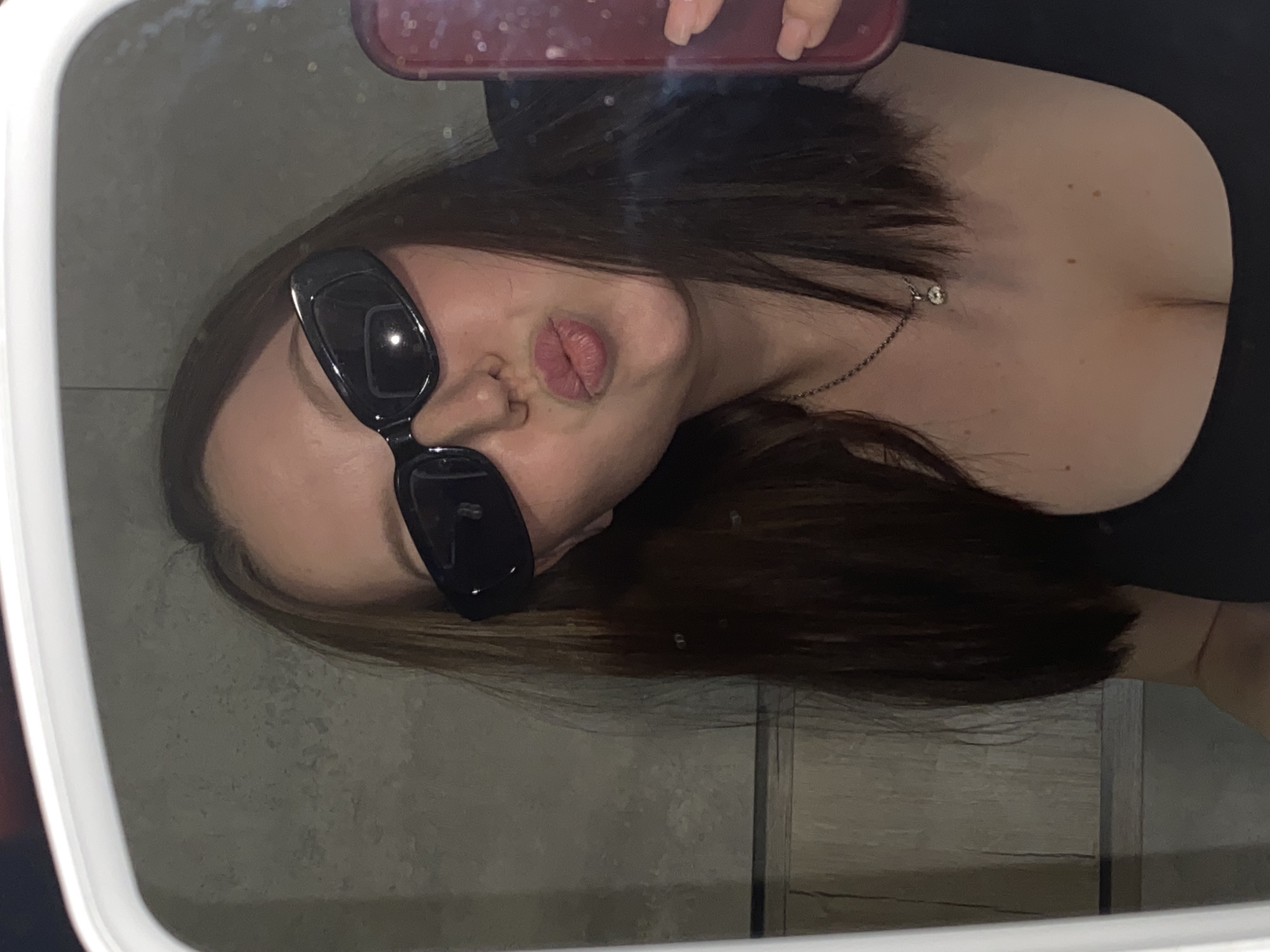 Morning selfies and street life captured in Chaikovsky, Russia