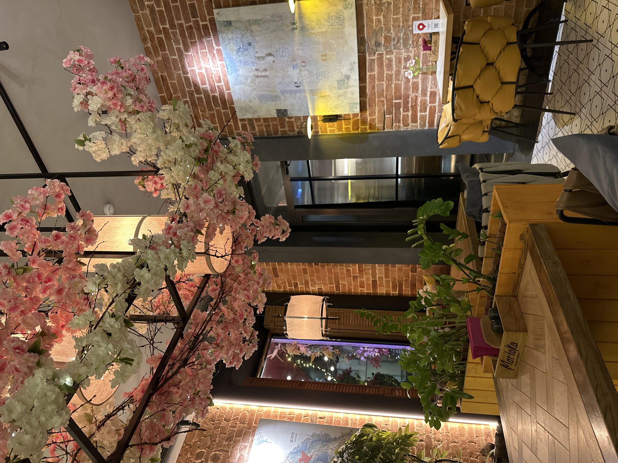 Restaurant dining experience documented in Ovoshchnoy, Russia