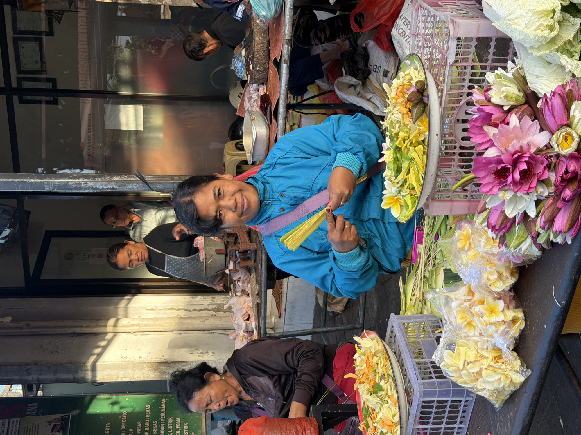 Mengwi street market in full swing, vendors and produce
