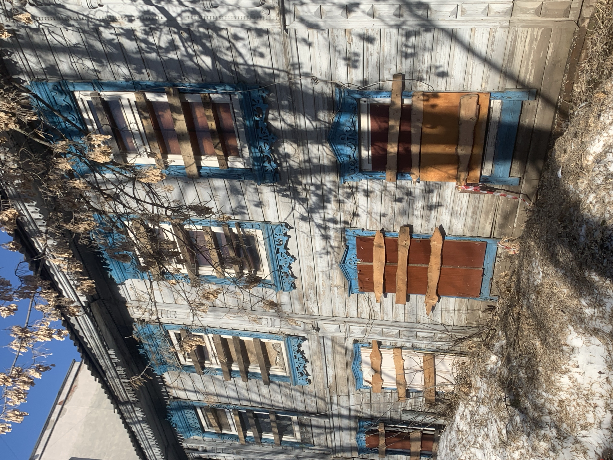 Urban decay and daily life moments documented in Izhevsk