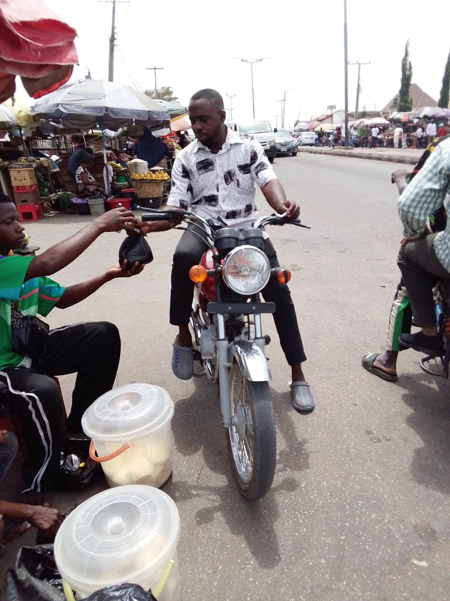 Street photography session captures daily life in Lokoja, Nigeria