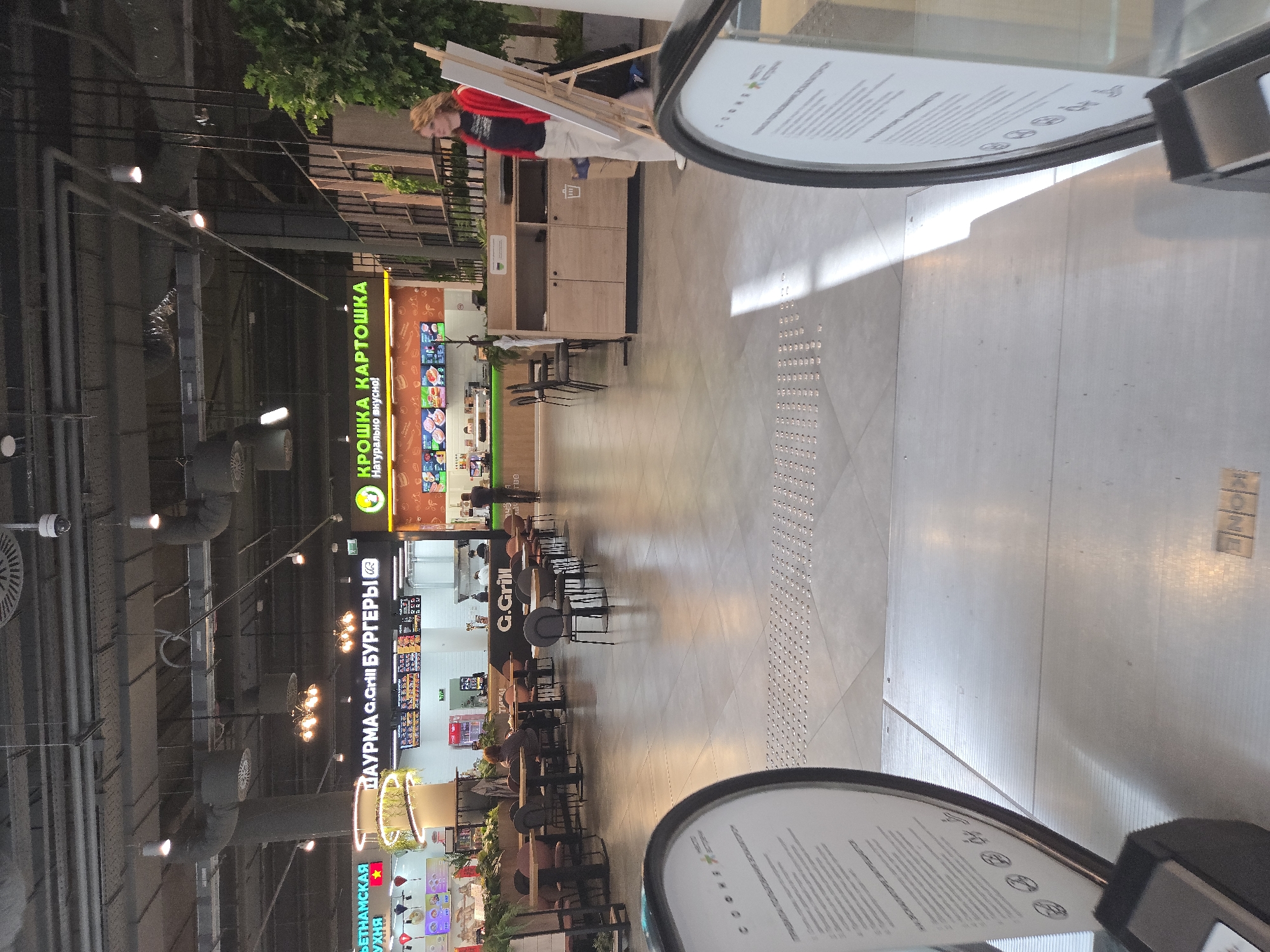 Morning at a Moscow shopping mall, inside and out