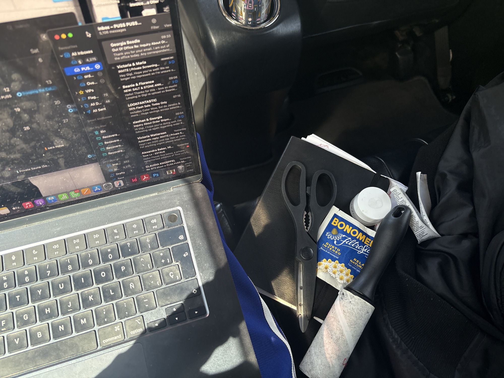 Laptop with unread emails observed in vehicle in London