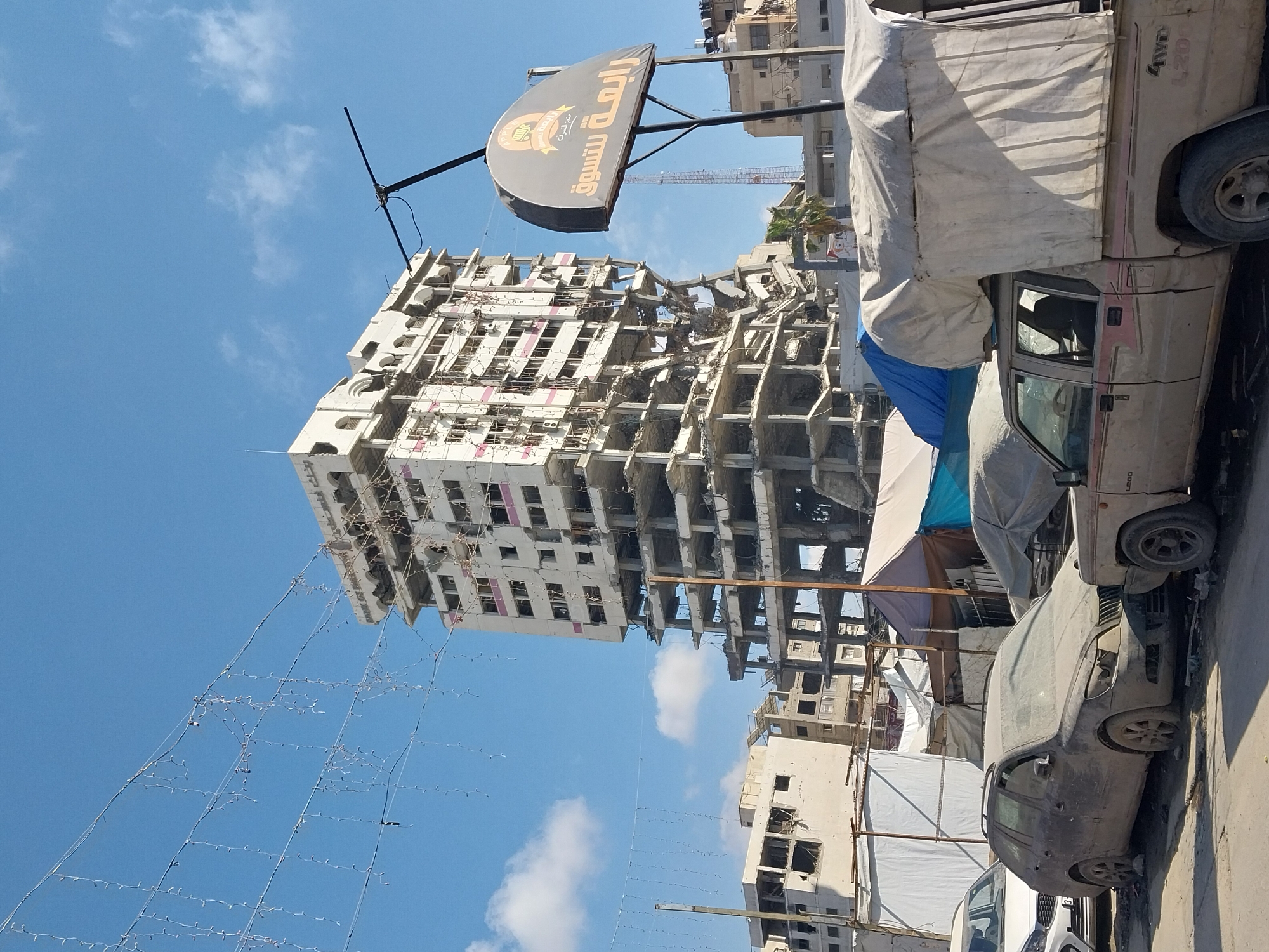 Daily commerce continues amid damaged buildings in Gaza City