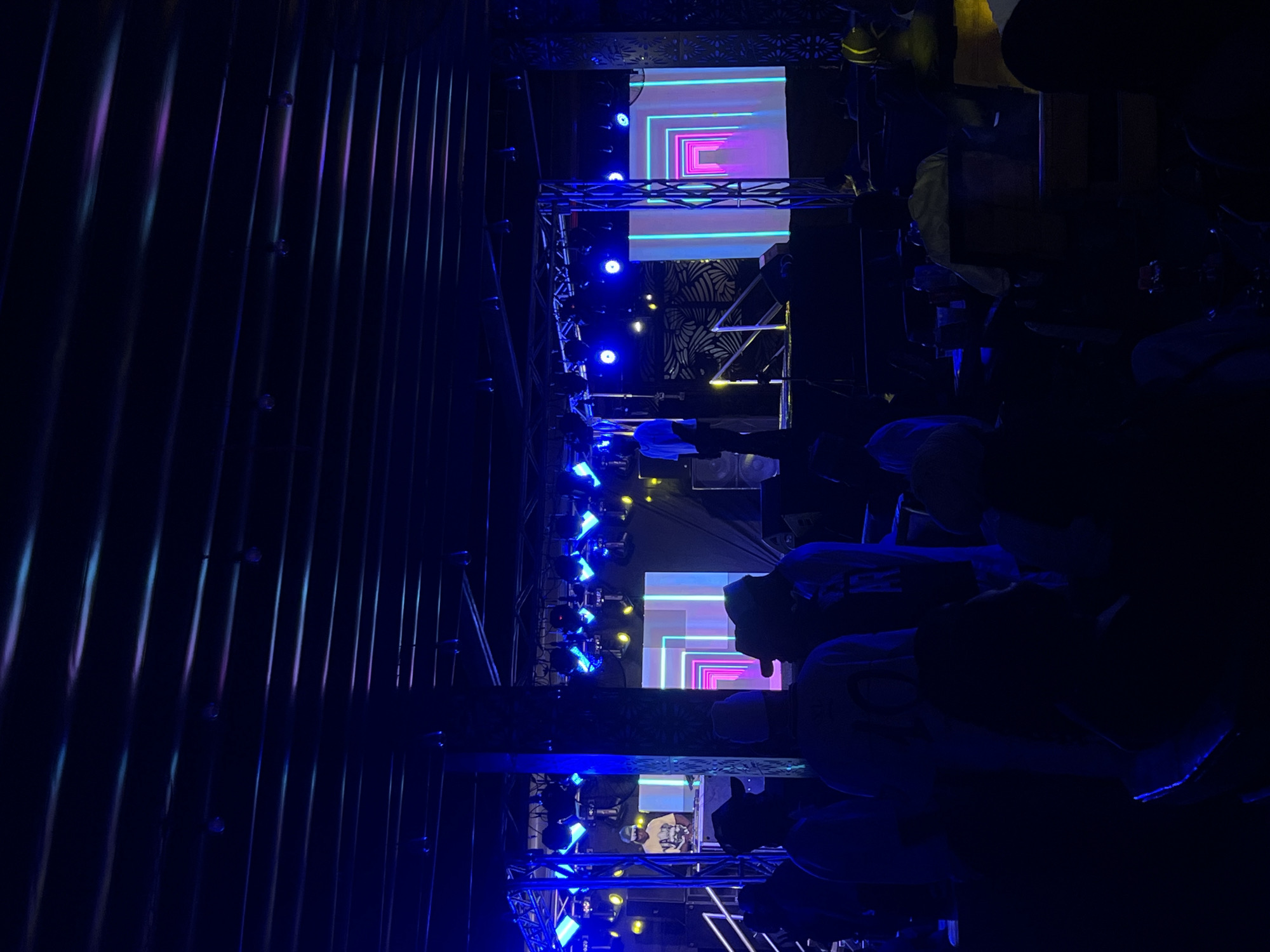 Live music performance draws crowd to Howayi venue
