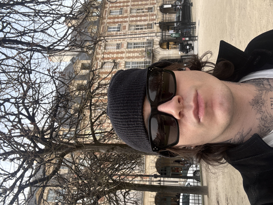 Shopper documents afternoon Paris tour through landmarks and boutiques