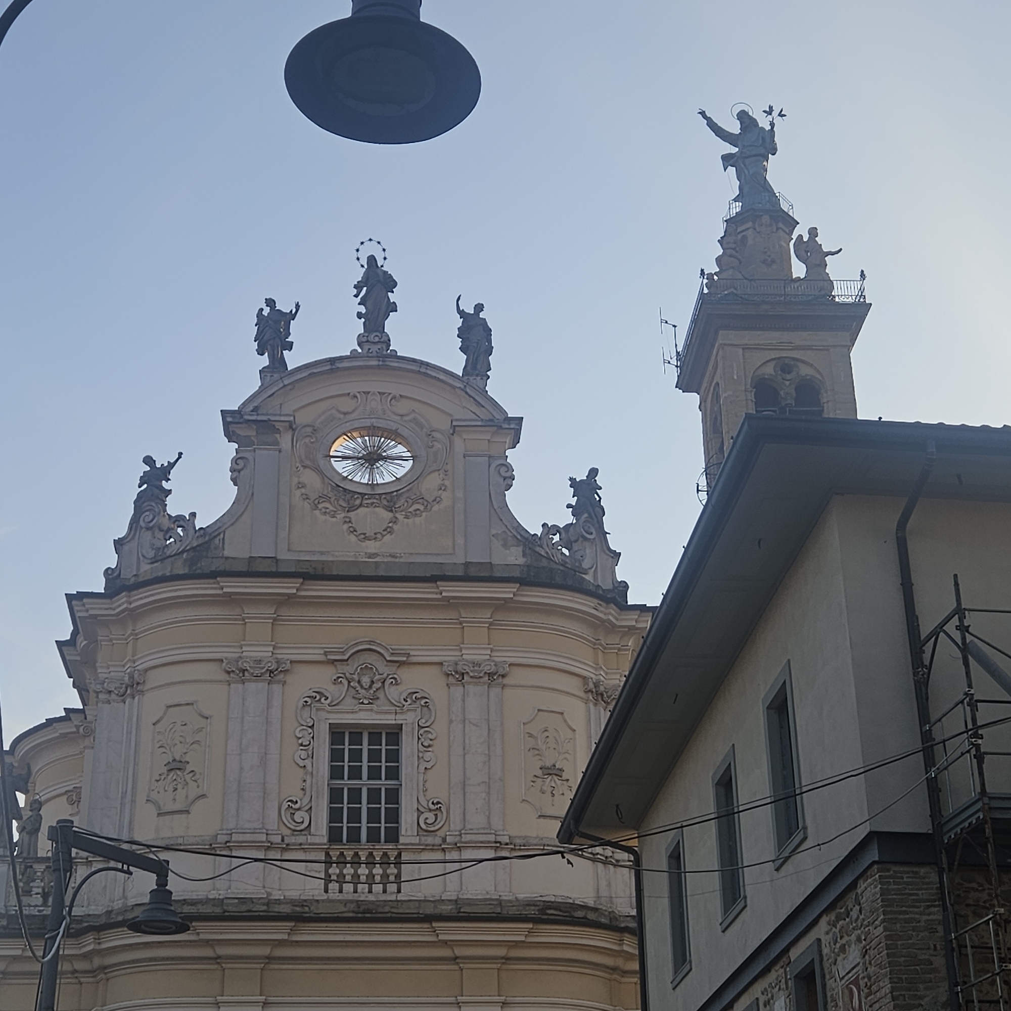 Calcinate's baroque parish church explored up close