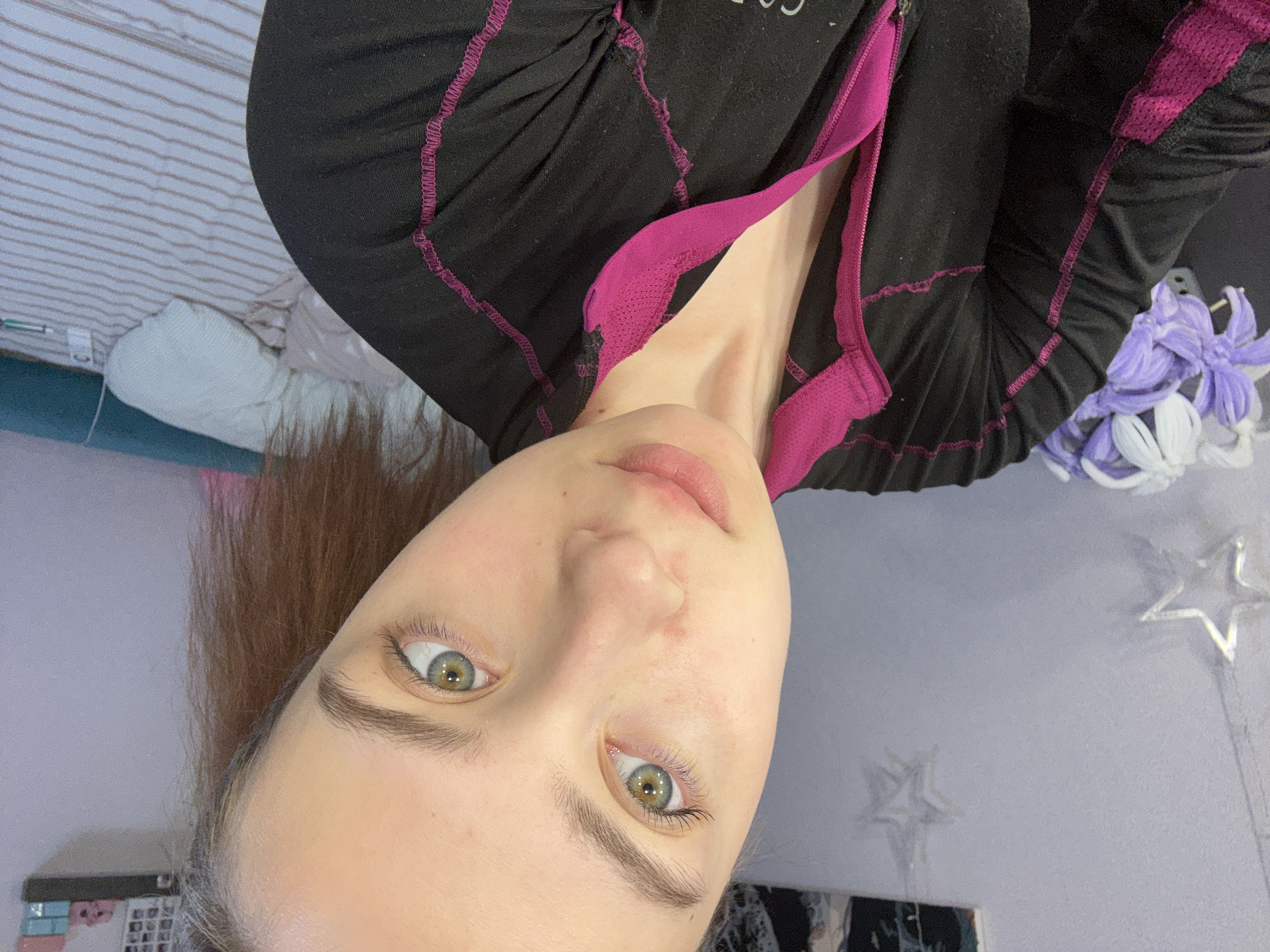 Woman documents nighttime routine in selfies, Прикамский Russia