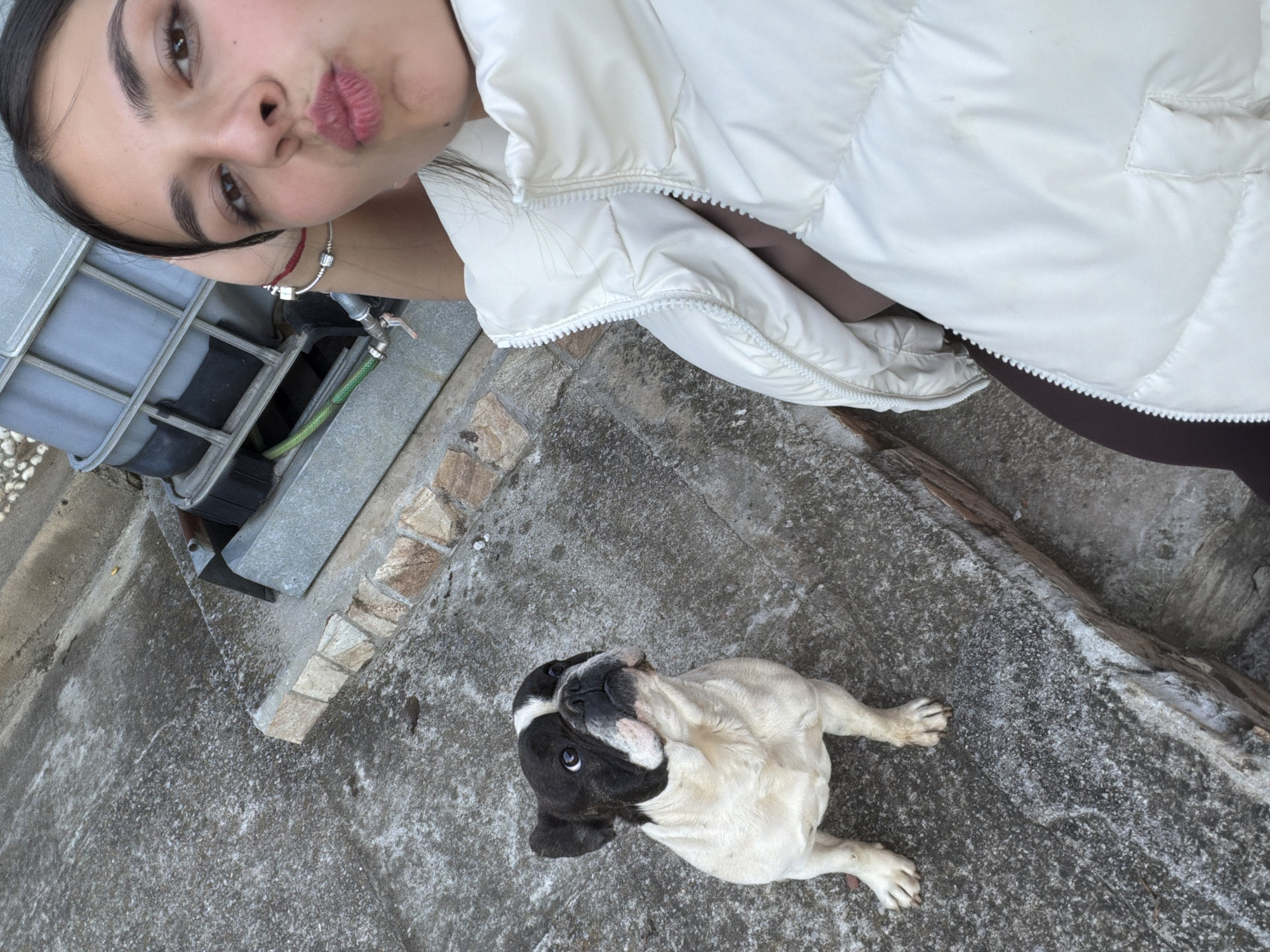 Woman documents daily life with pets and barbecue in Bulgaria