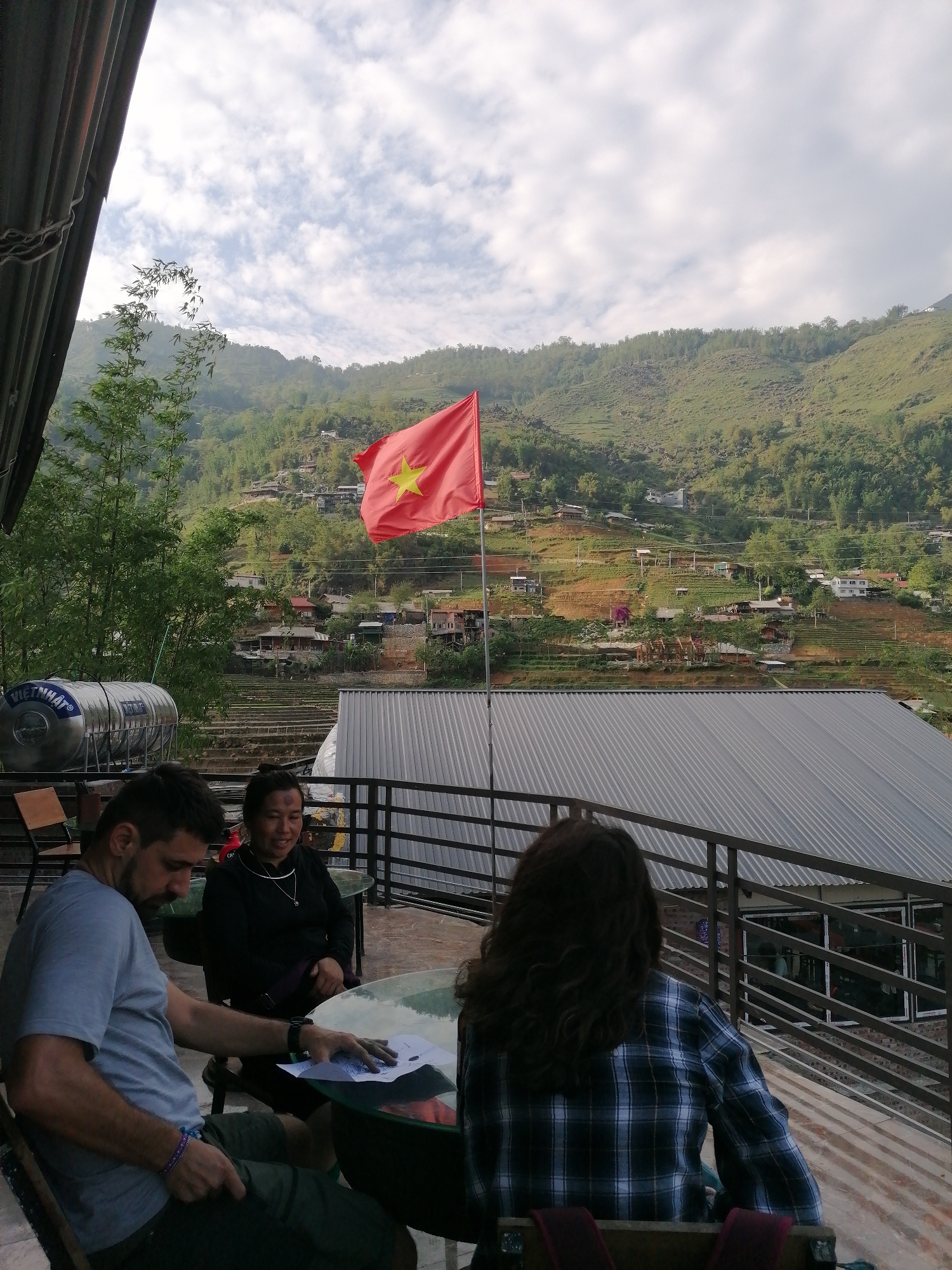 Daily life documented in Tả Van's rice terraces and restaurants