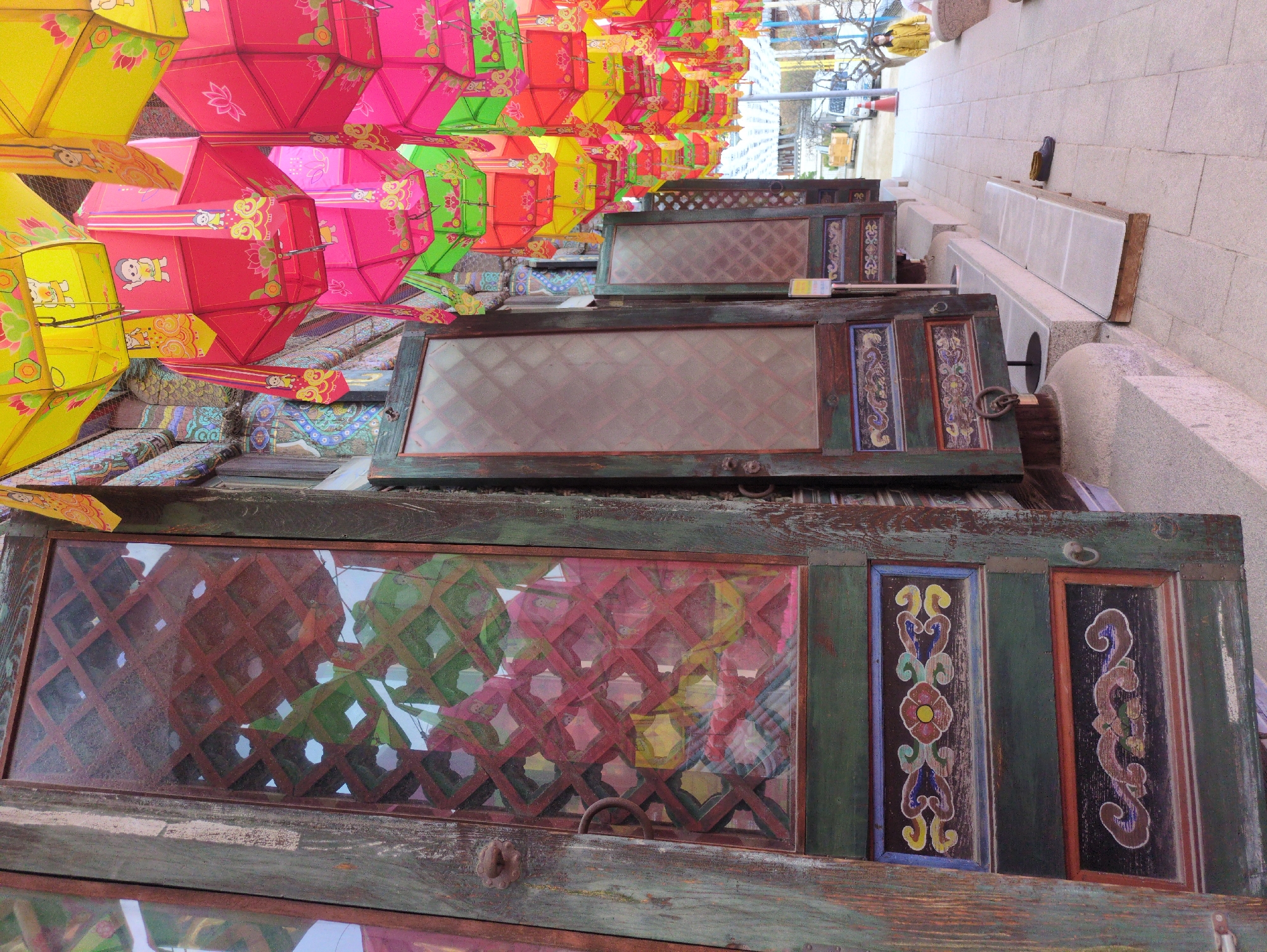 Seoul morning captures: Buddhist temple entrance and charity bazaar