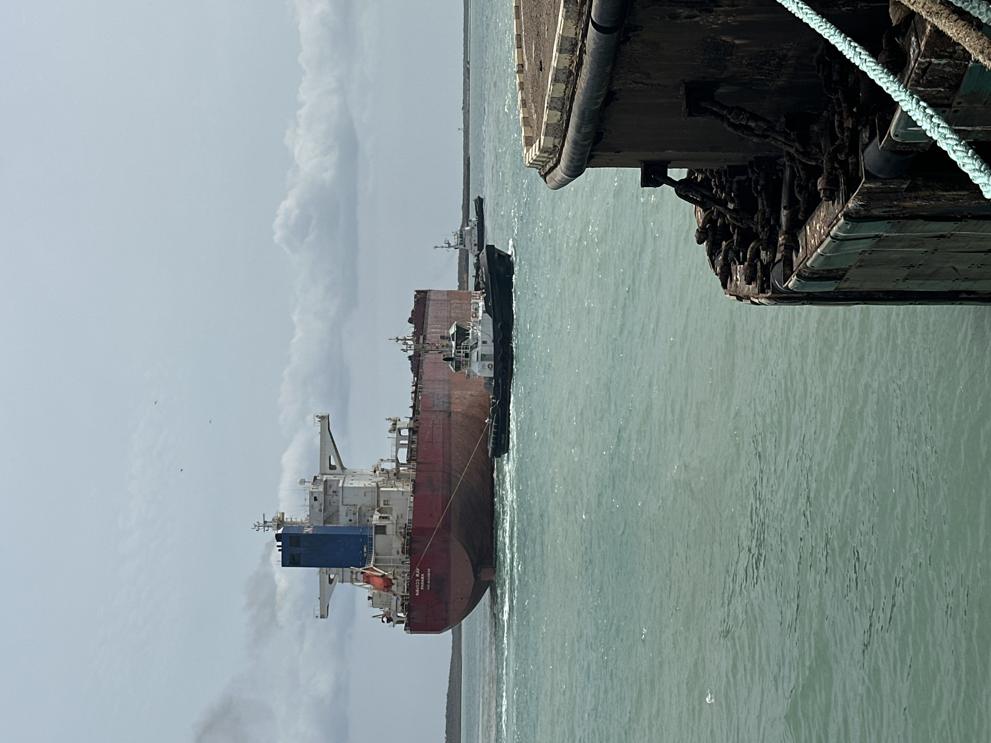 Tugboats guide bulk carrier through Colombian port waters