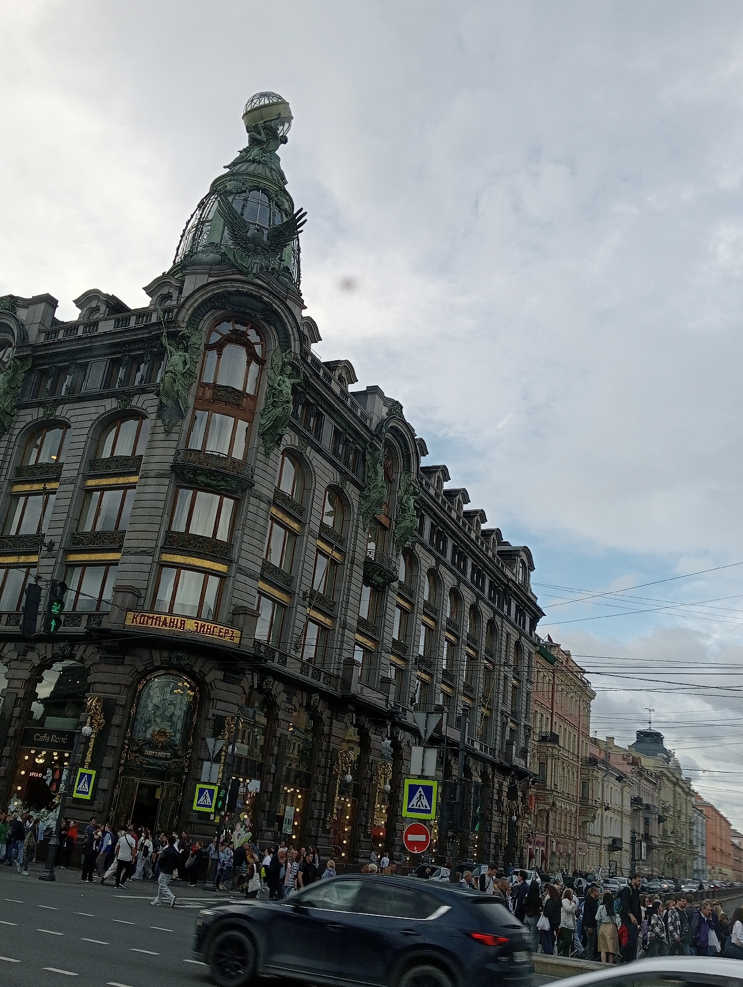 Afternoon stroll along Nevsky Prospekt, Saint Petersburg