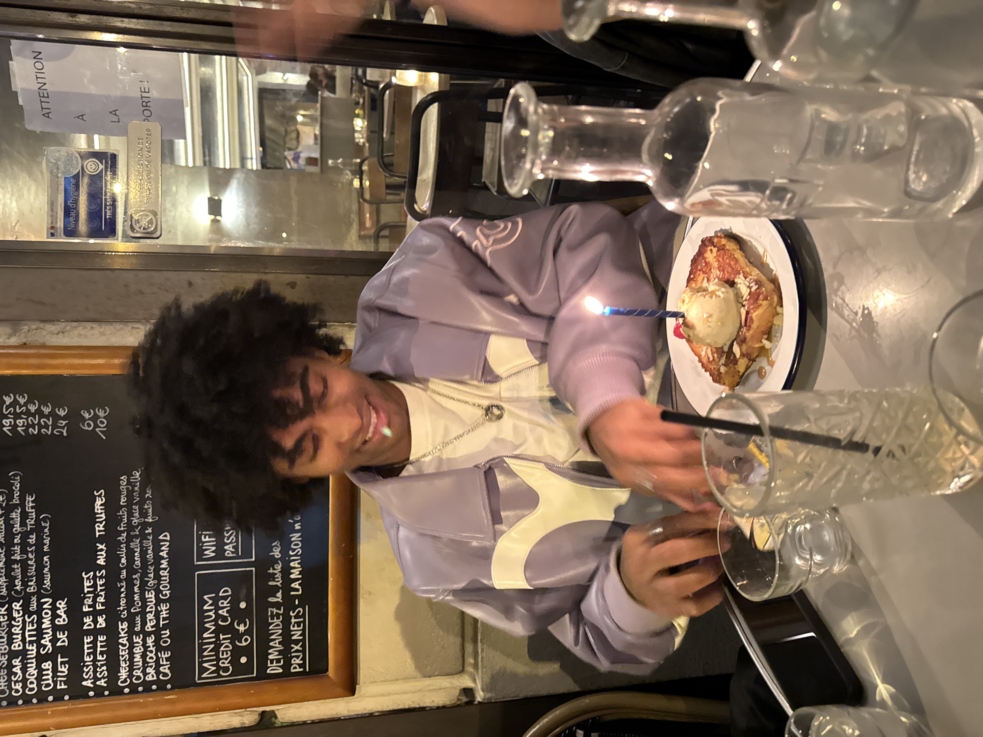 Birthday celebration at Paris restaurant captured by witnesses