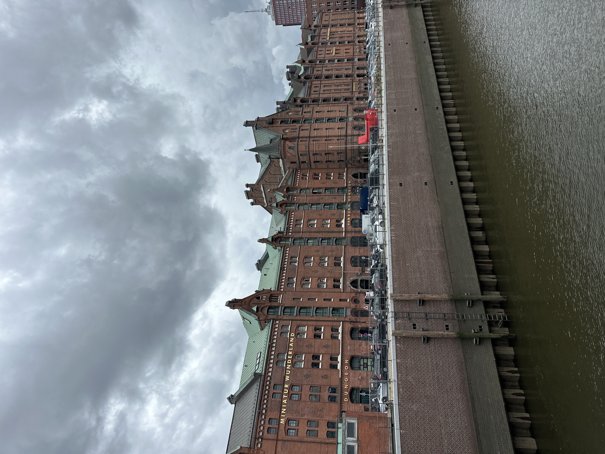 Tourist documents hour-long Hamburg walking tour through historic districts