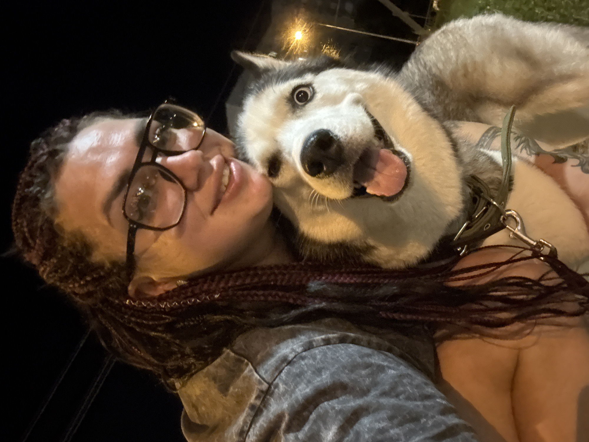 Late-night selfie with a husky on a Tolyatti street.
