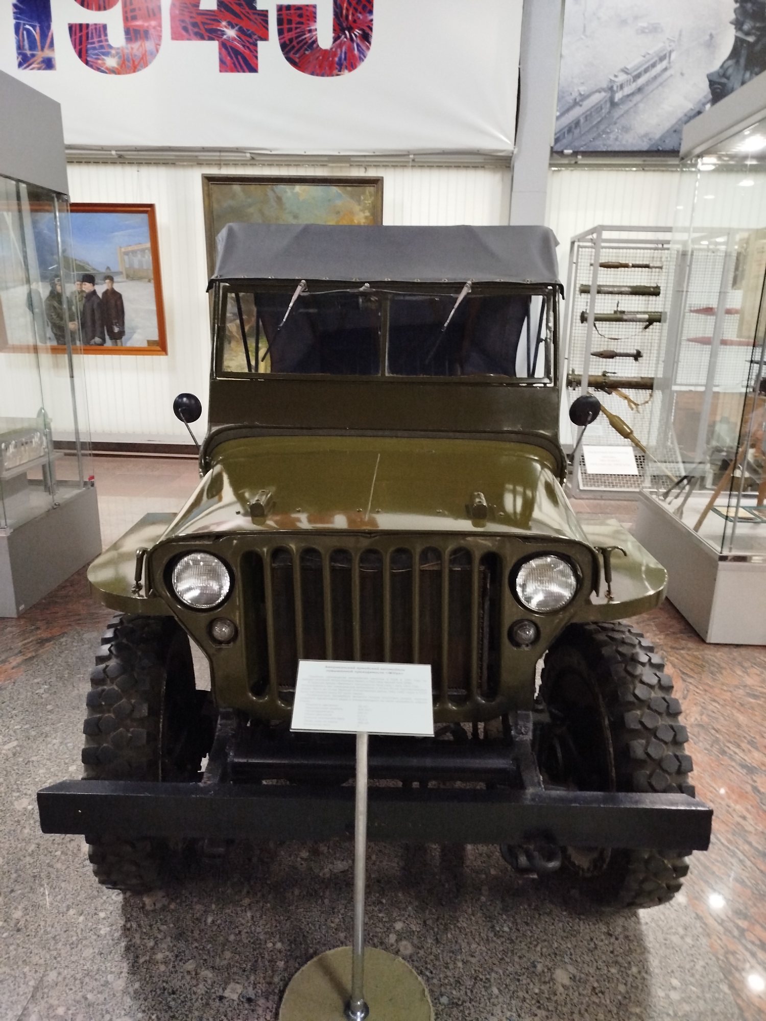 Inside Saratov's military and regional history museum