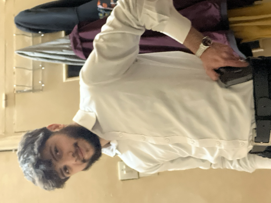 Young men pose with handguns in Damascus area